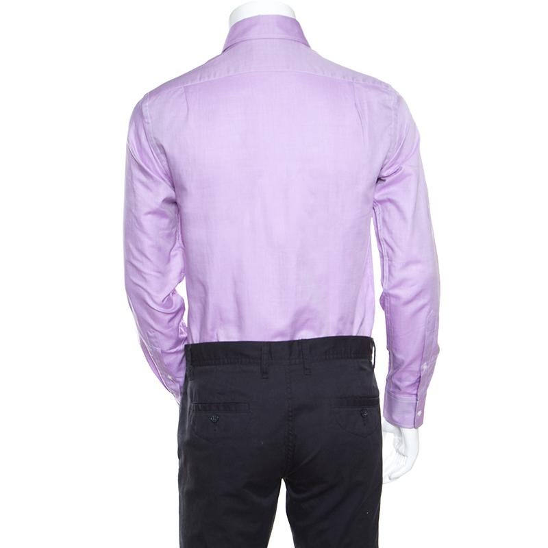 Explore Ralph Lauren for smart wardrobe staples. This lavender-coloured shirt represents minimalist fashion. Cut to a fine fit; it is crafted with lightweight and breathable cotton, that grants you comfort and lasting shape. Sophisticated and