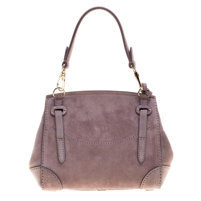 Presented in a swanky lilac shade, this crossbody bag from the house of Ralph Lauren is a classy addition to your accessories wardrobe for a chic appearance. Crafted exquisitely from soft suede, this bag features a smart tuck-latch closure that