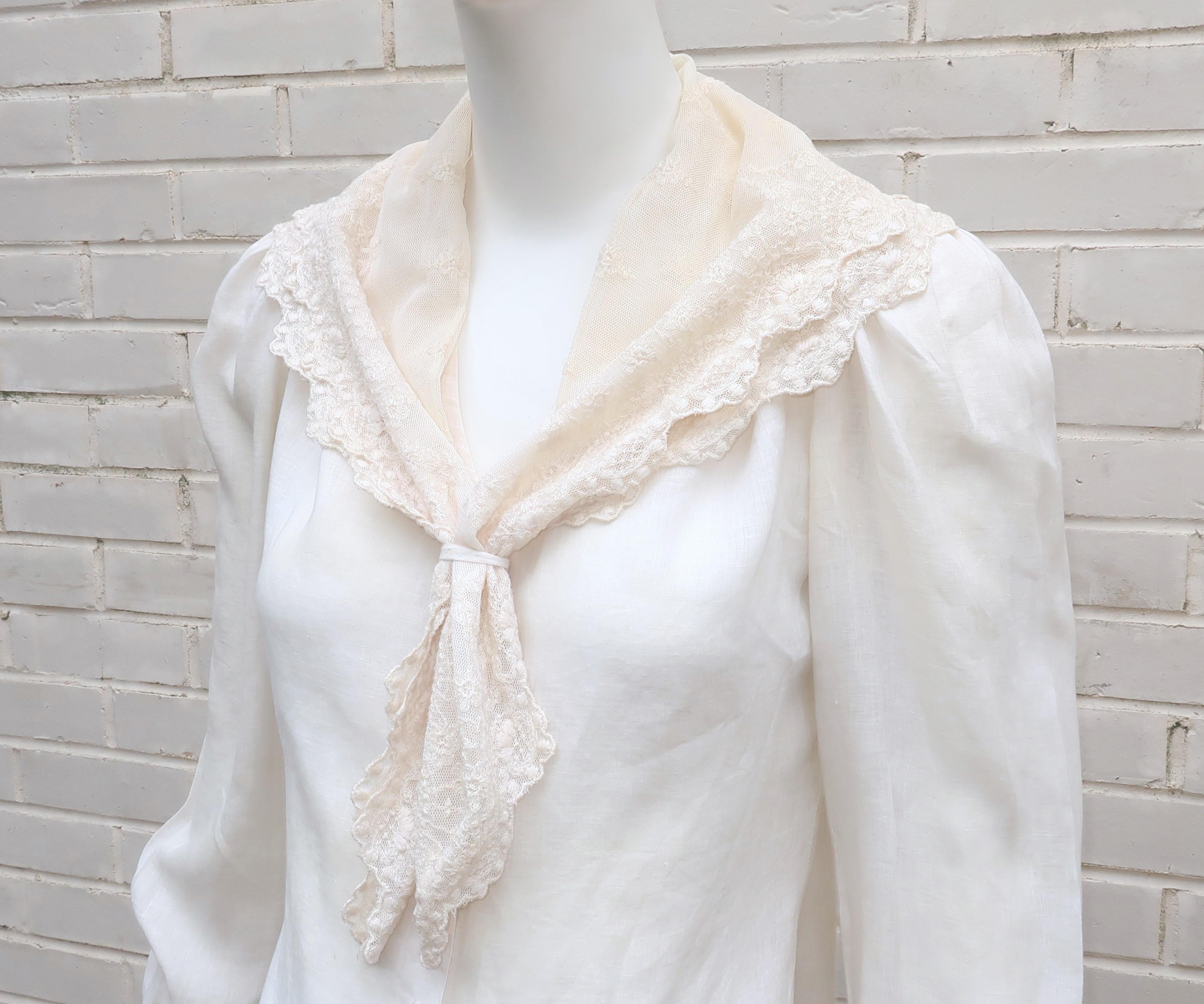 RALPH LAUREN Linen & Lace Blouse, 1980’s In Fair Condition In Atlanta, GA