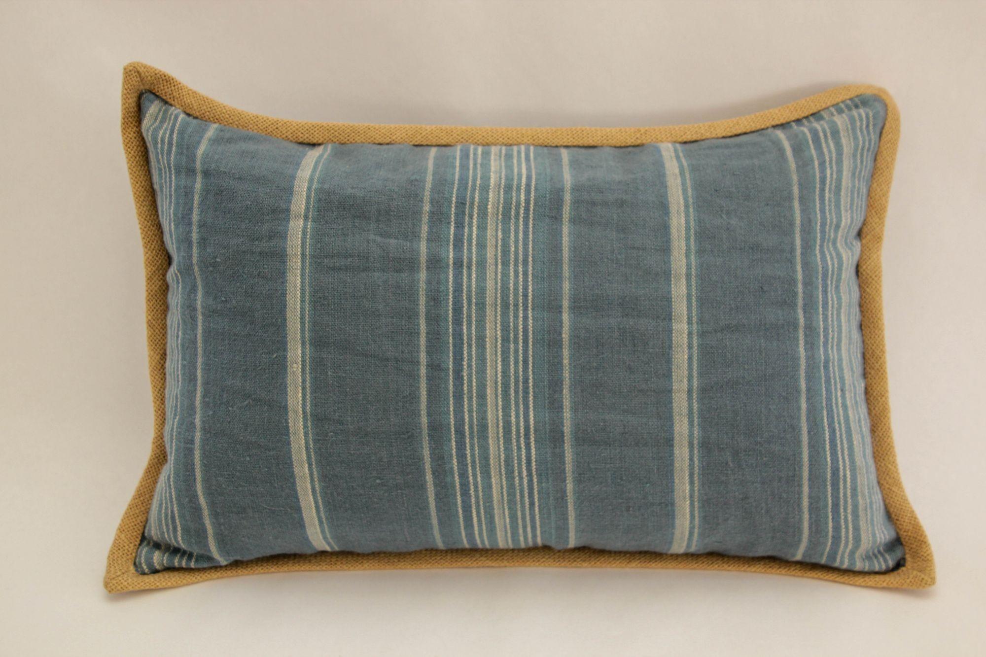 Ralph Lauren decorative blue and white stripe linen lumbar pillow blue fabric.
This rectangular throw decorative lumbar pillow will add a touch of timeless texture to your decor.
Perfect addition to your home decor, it features a navy fabric with