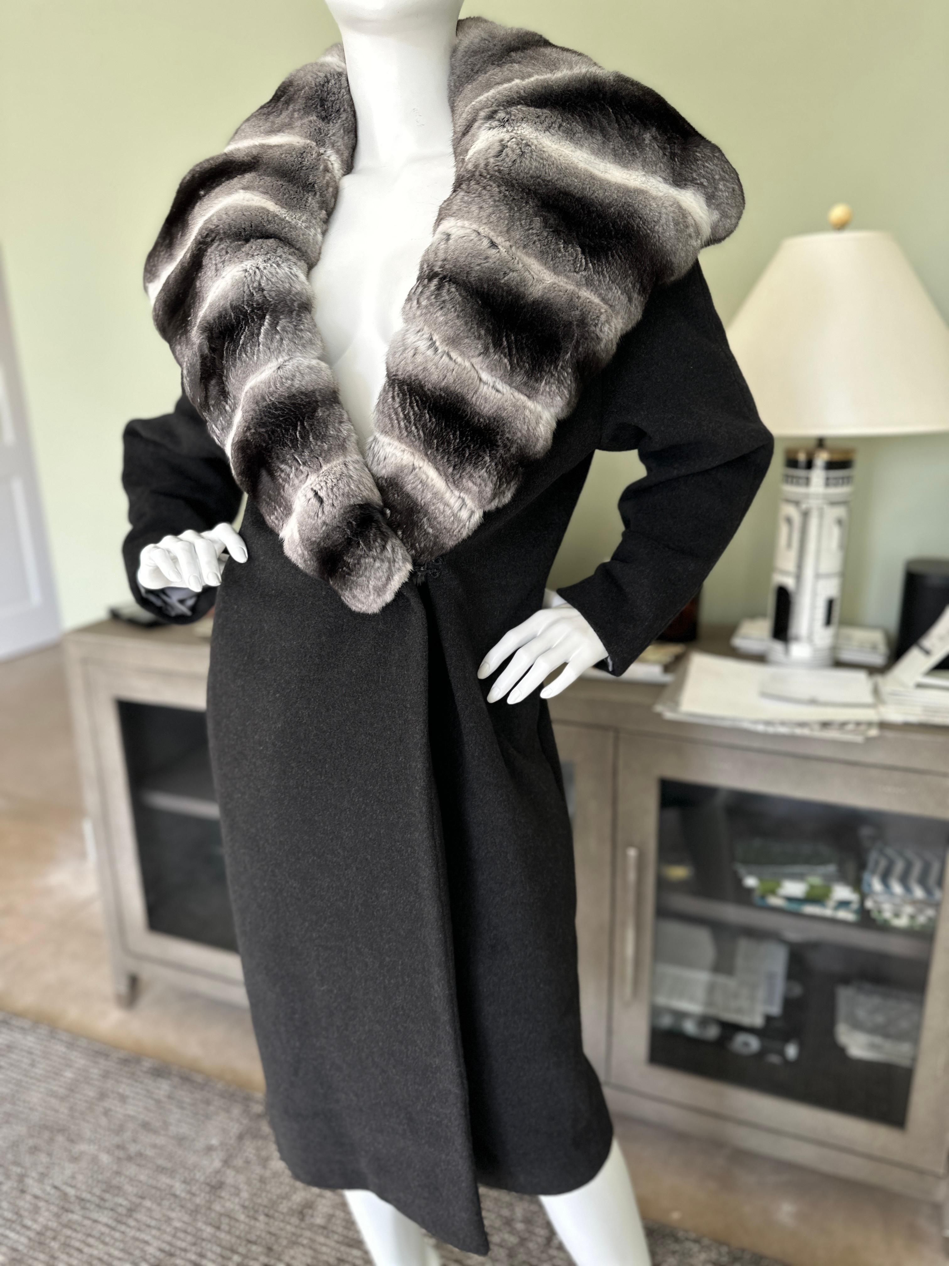 Women's or Men's Ralph Lauren Luxurious Pure Cashmere Coat with Wide Chinchilla Portrait Collar For Sale