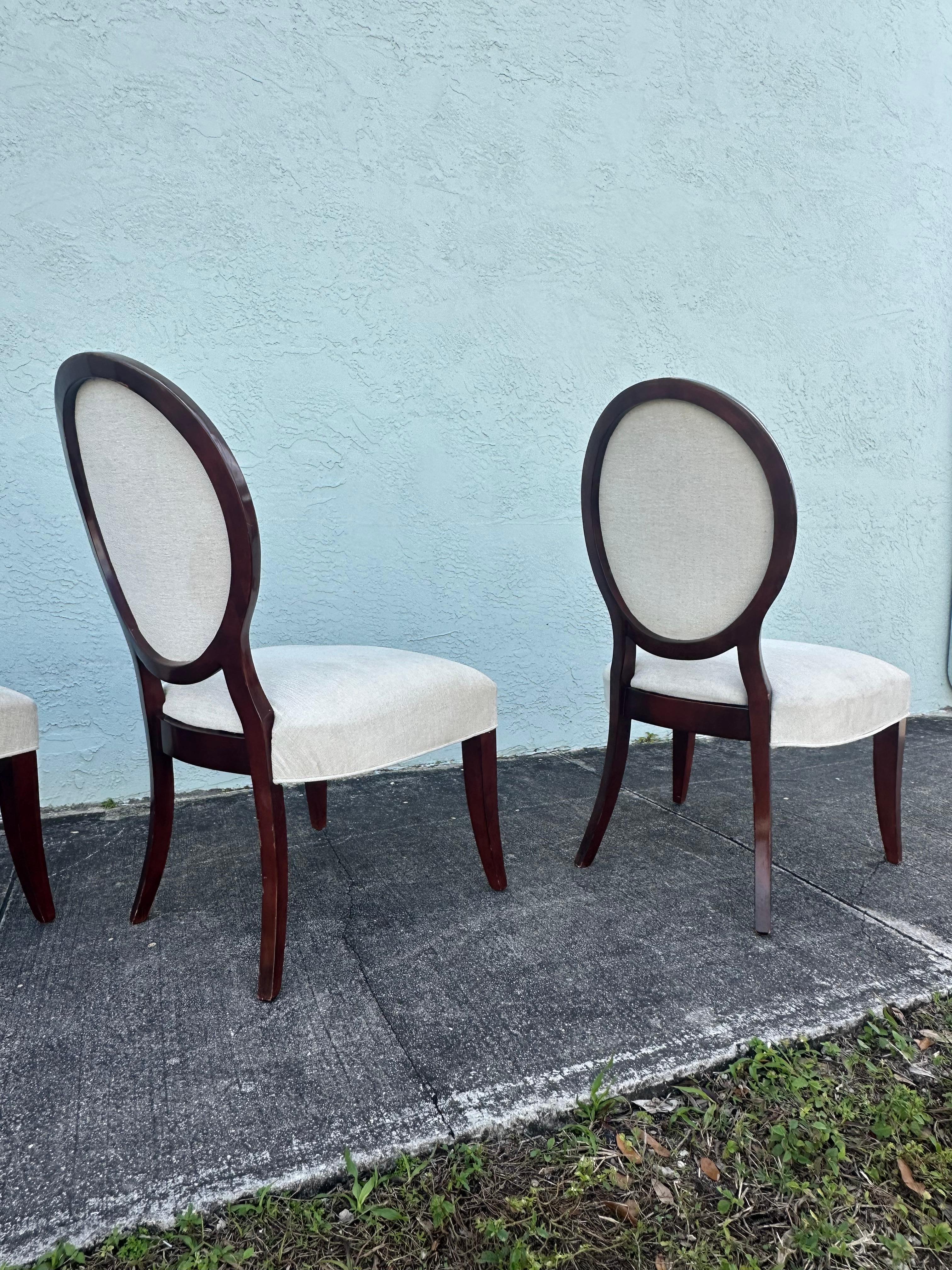 RALPH LAUREN table à piédestal en acajou avec 4 chaises à dossier en médaillon, lot de 5 en vente 5