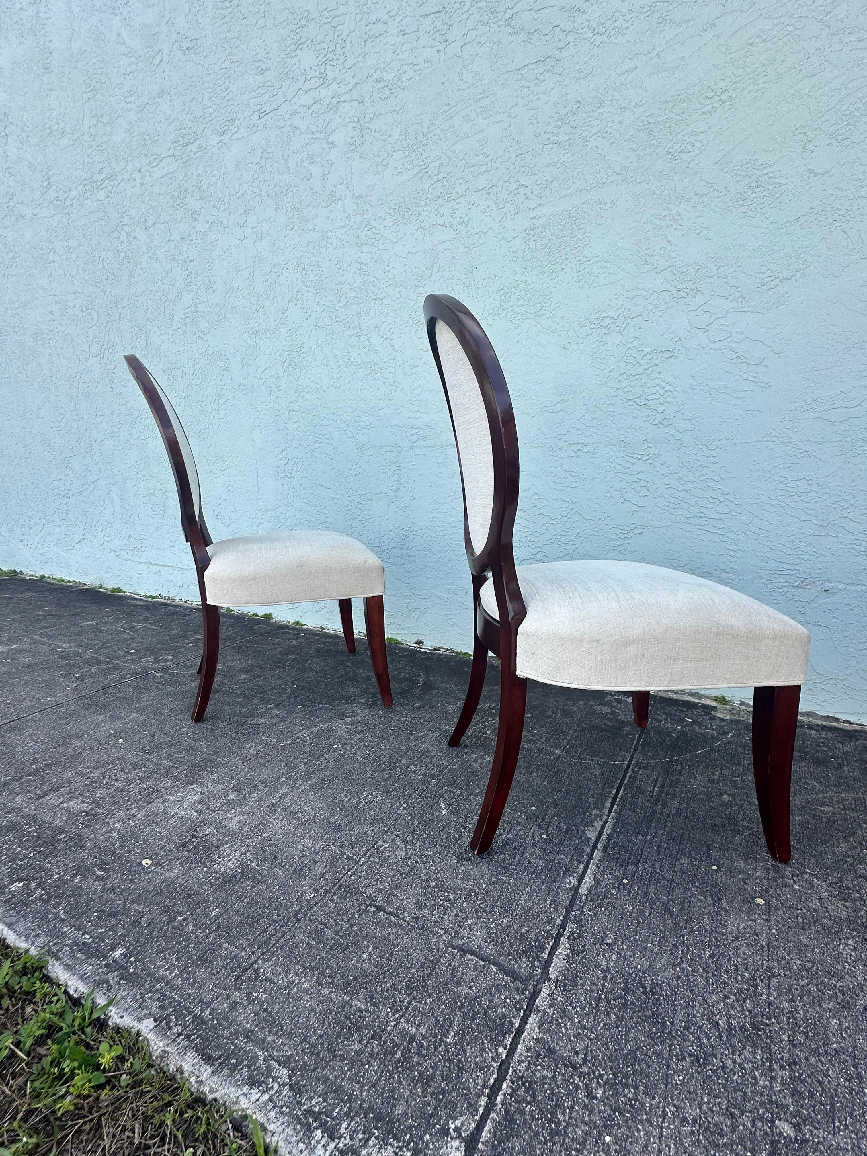 RALPH LAUREN table à piédestal en acajou avec 4 chaises à dossier en médaillon, lot de 5 en vente 7