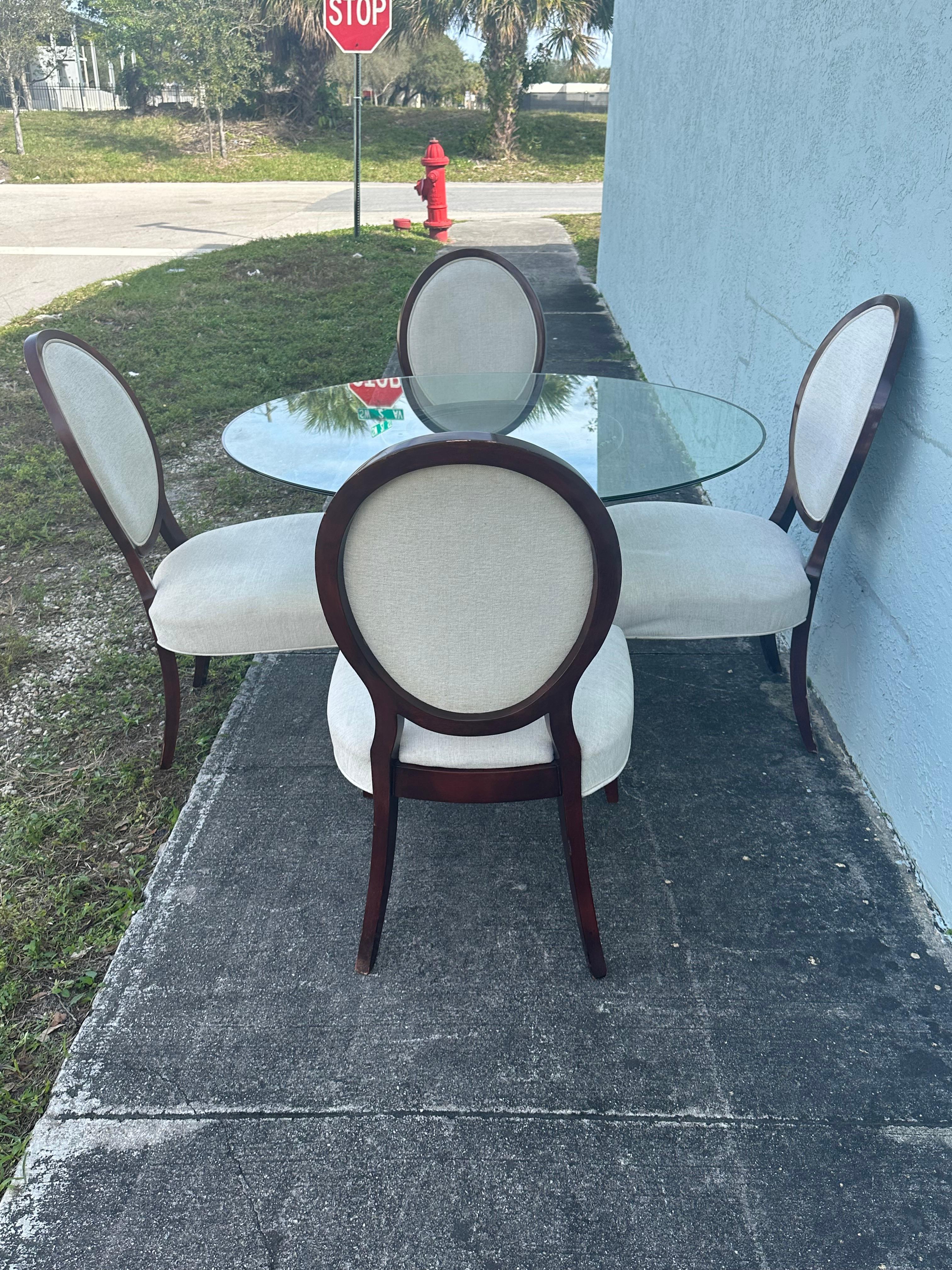 RALPH LAUREN table à piédestal en acajou avec 4 chaises à dossier en médaillon, lot de 5 Bon état - En vente à Fort Lauderdale, FL