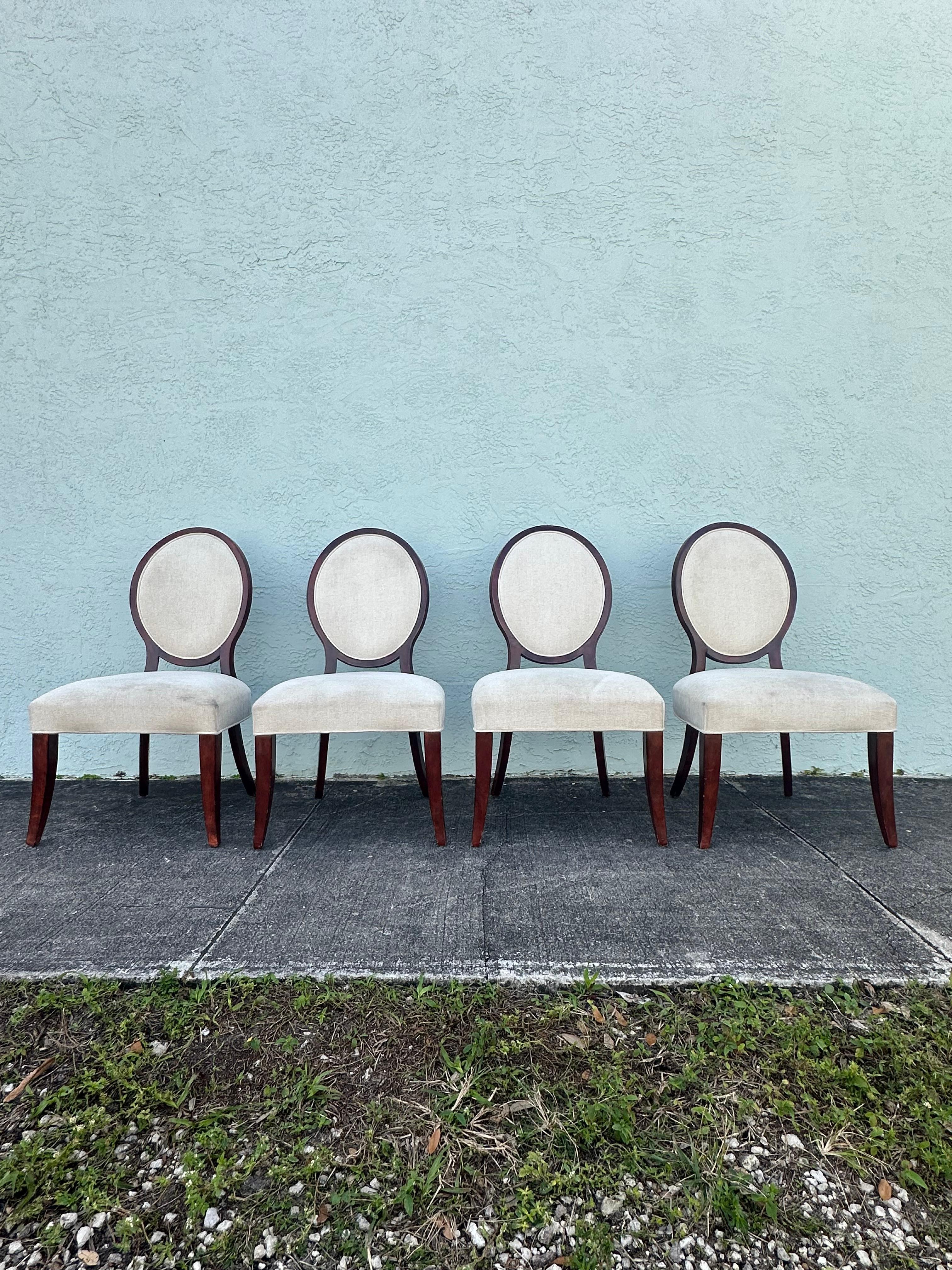 XXIe siècle et contemporain RALPH LAUREN table à piédestal en acajou avec 4 chaises à dossier en médaillon, lot de 5 en vente