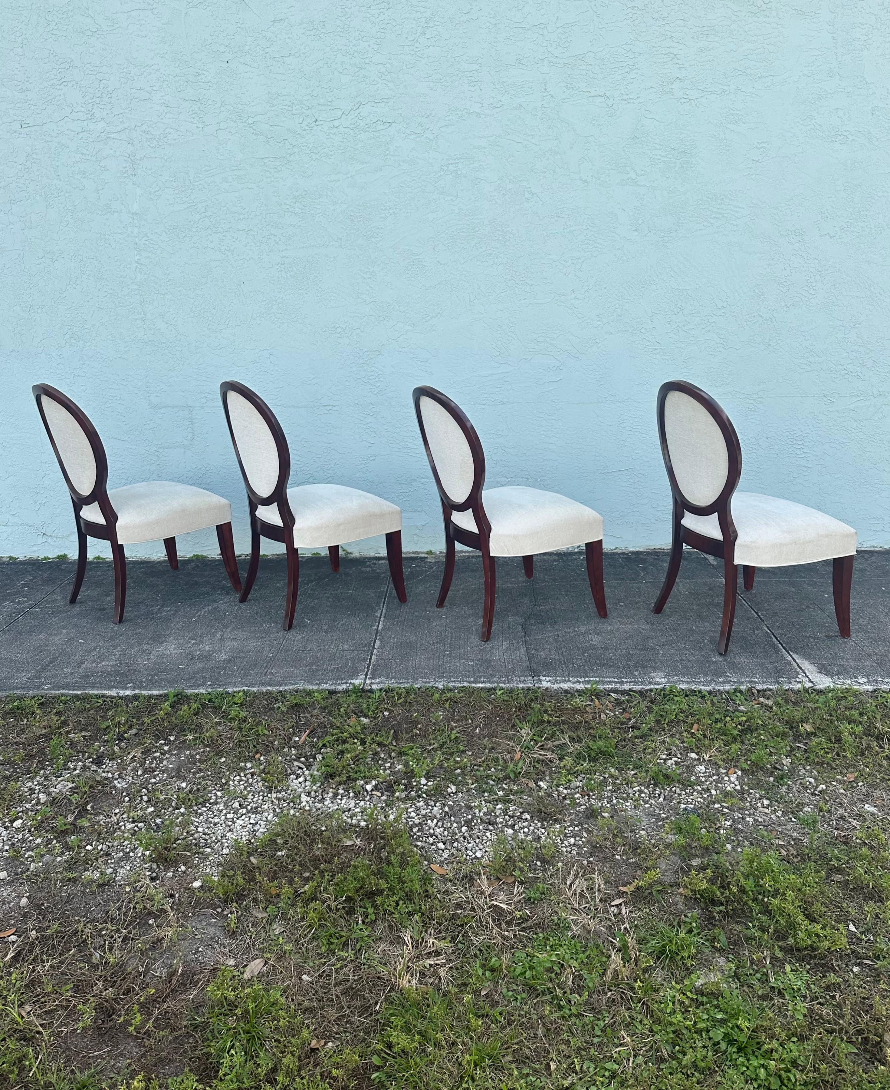 RALPH LAUREN table à piédestal en acajou avec 4 chaises à dossier en médaillon, lot de 5 en vente 2