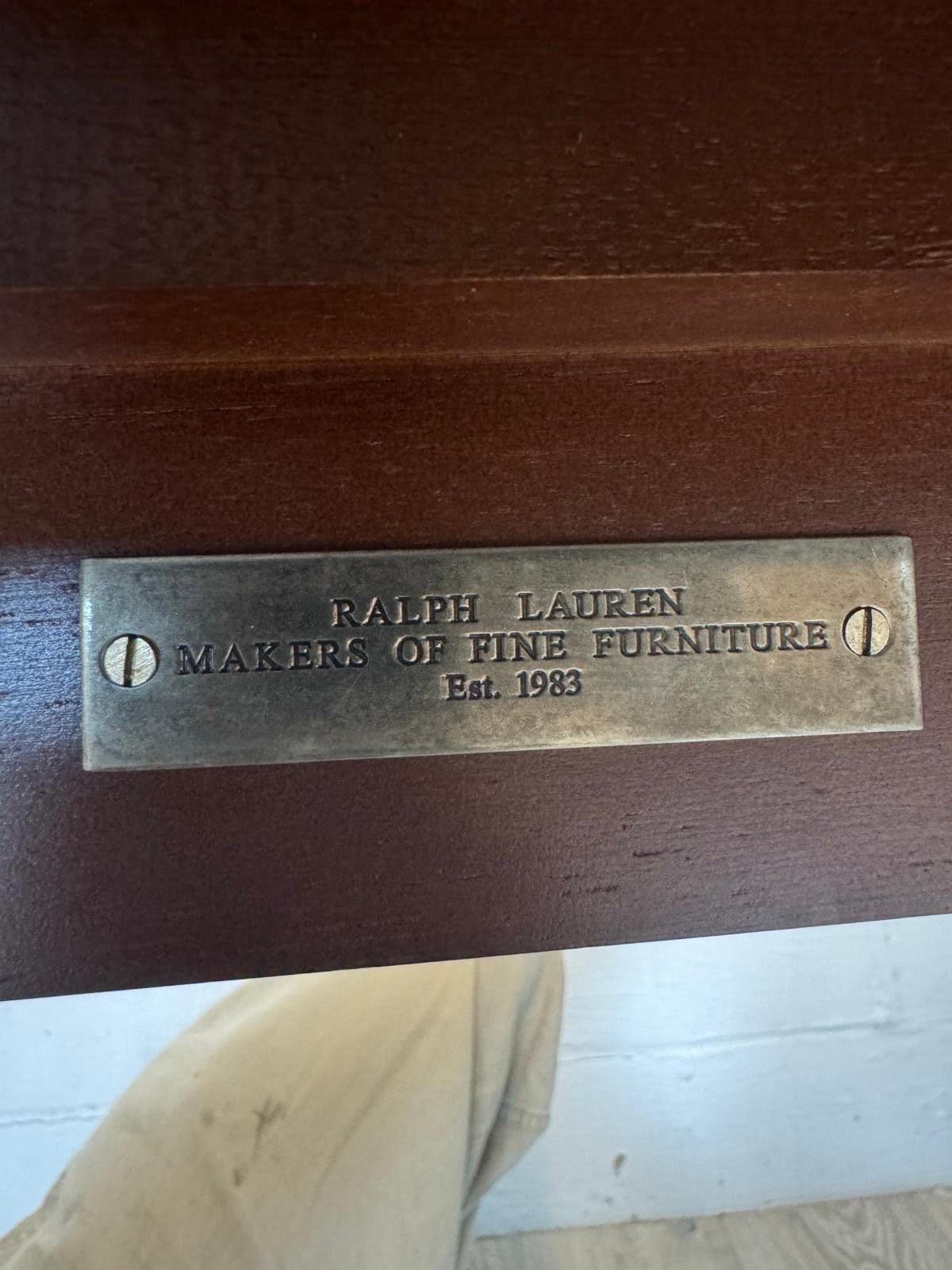 Table de salle à manger extensible traditionnelle Ralph Lauren en acajou en vente 3
