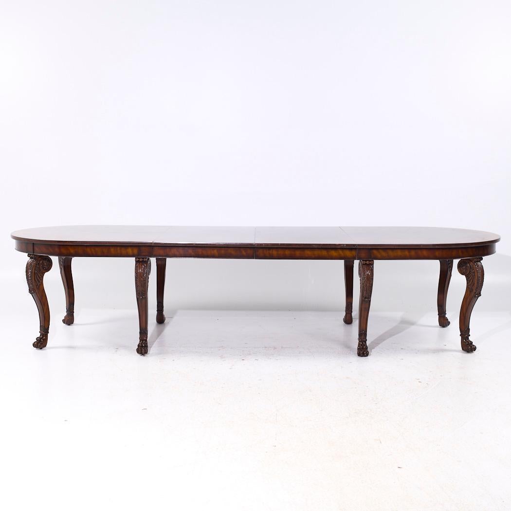 Ralph Lauren Mahagoni Traditioneller Ausziehbarer Esstisch mit 2 Blättern

Dieser Tisch misst: 86 breit x 48 tief x 30,25 Zoll hoch, mit einem Stuhl Abstand von 26 Zoll, jedes Blatt misst 26 Zoll breit, so dass eine maximale Tischbreite von 138