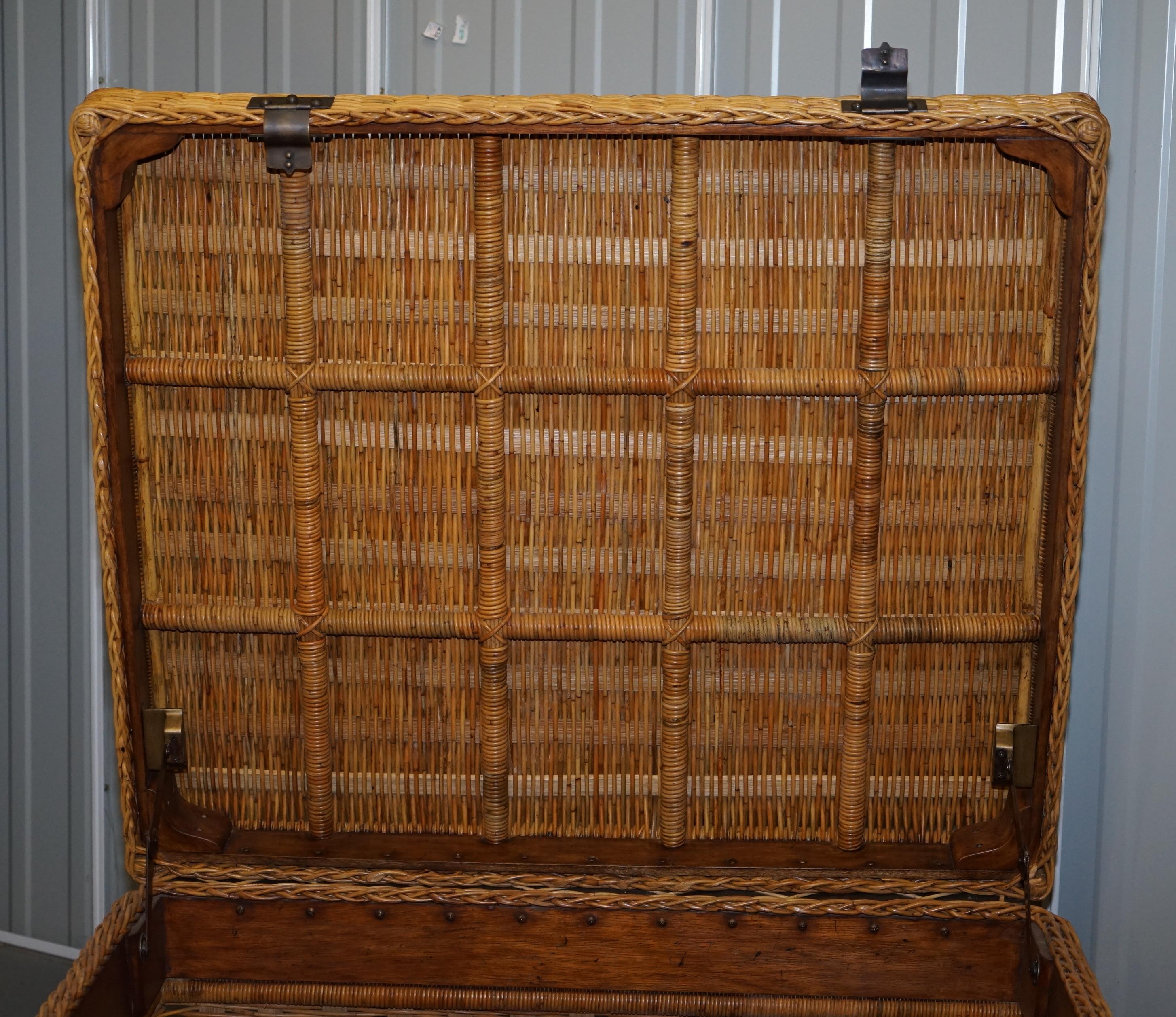 Ralph Lauren Marseilles Wicker Luggage Trunk Coffee Table Huge Internal Storage 9