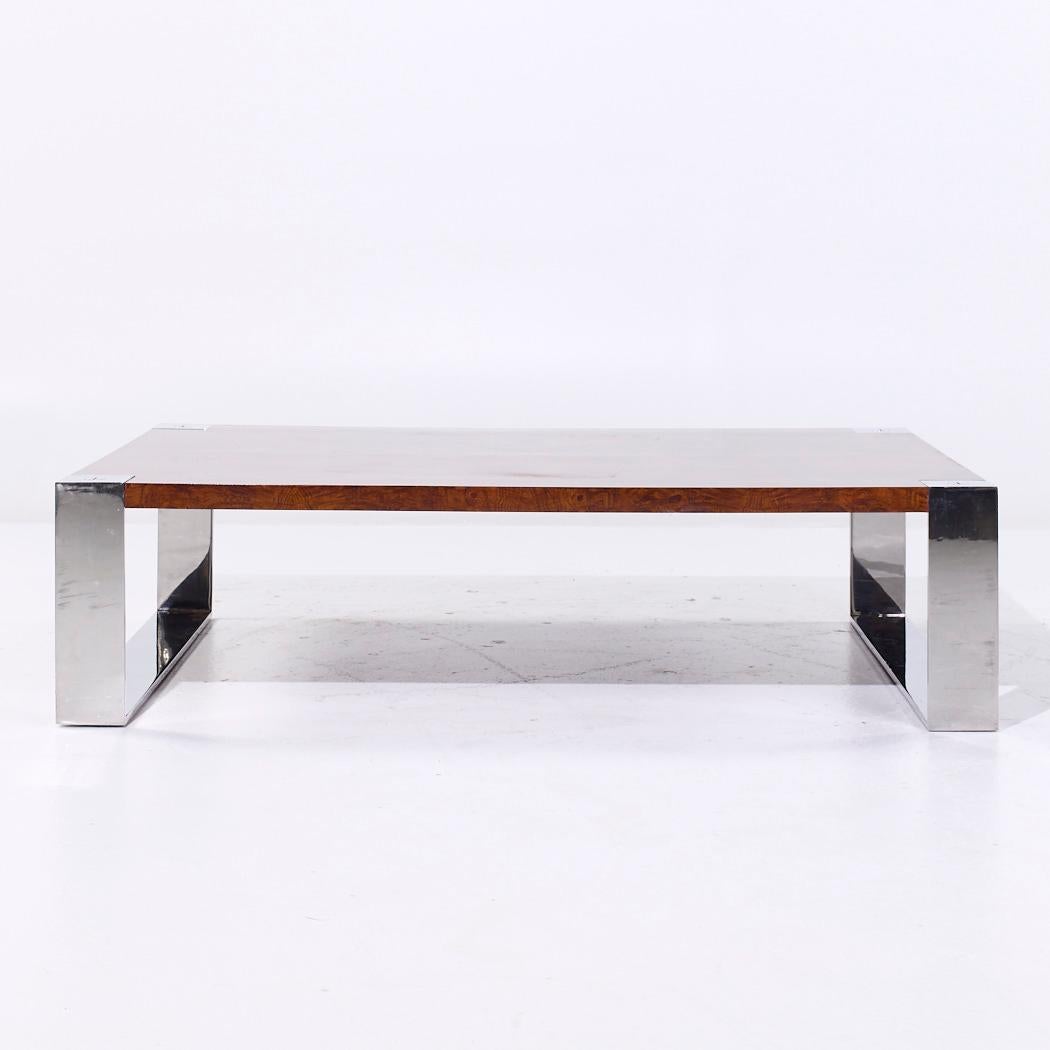 Ralph Lauren Mid Century Burlwood y acero inoxidable Cocktail Coffee Table finales del siglo XX en venta