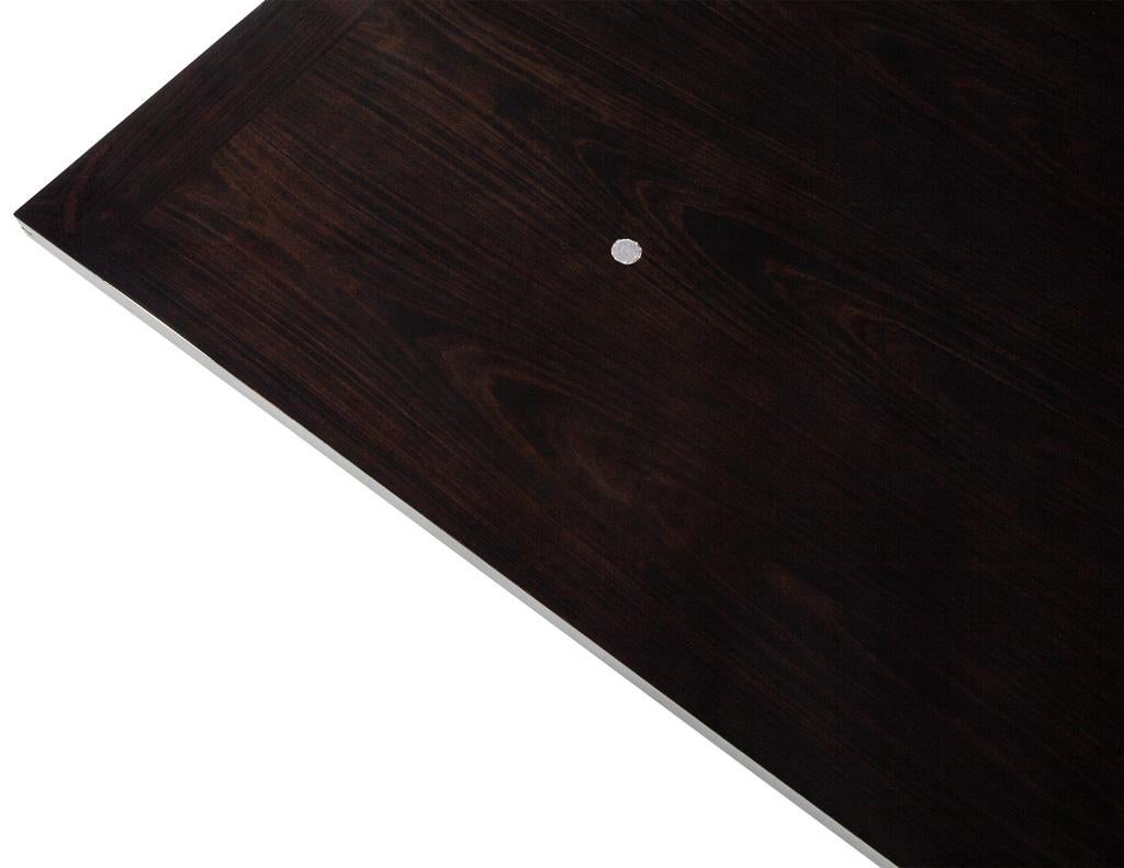 Moderne Table de salle à manger moderne Ralph Lauren en acajou et acier inoxydable en vente