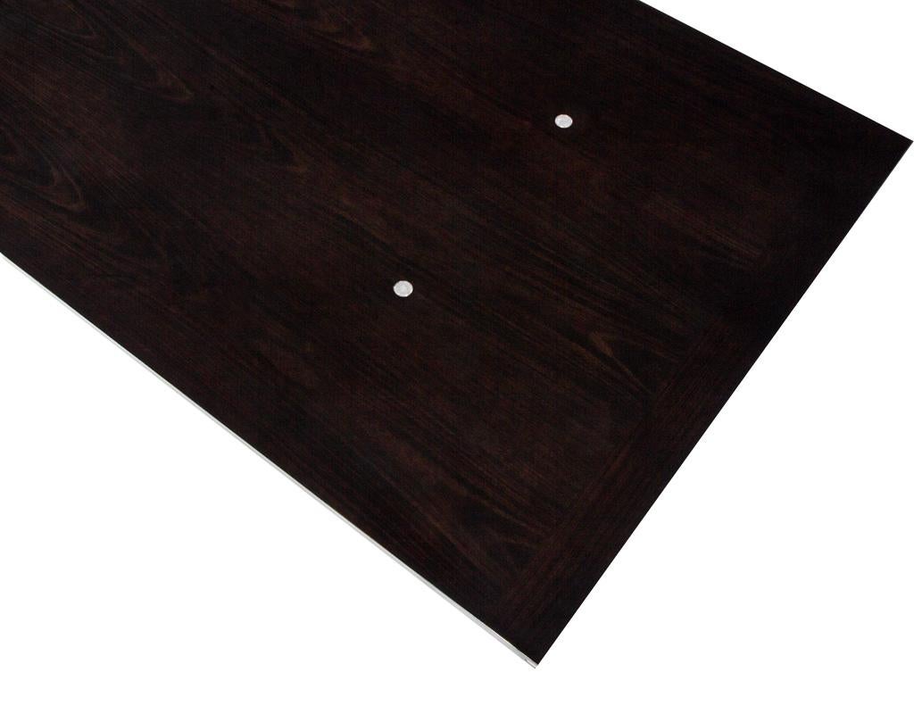 Américain Table de salle à manger moderne Ralph Lauren en acajou et acier inoxydable en vente