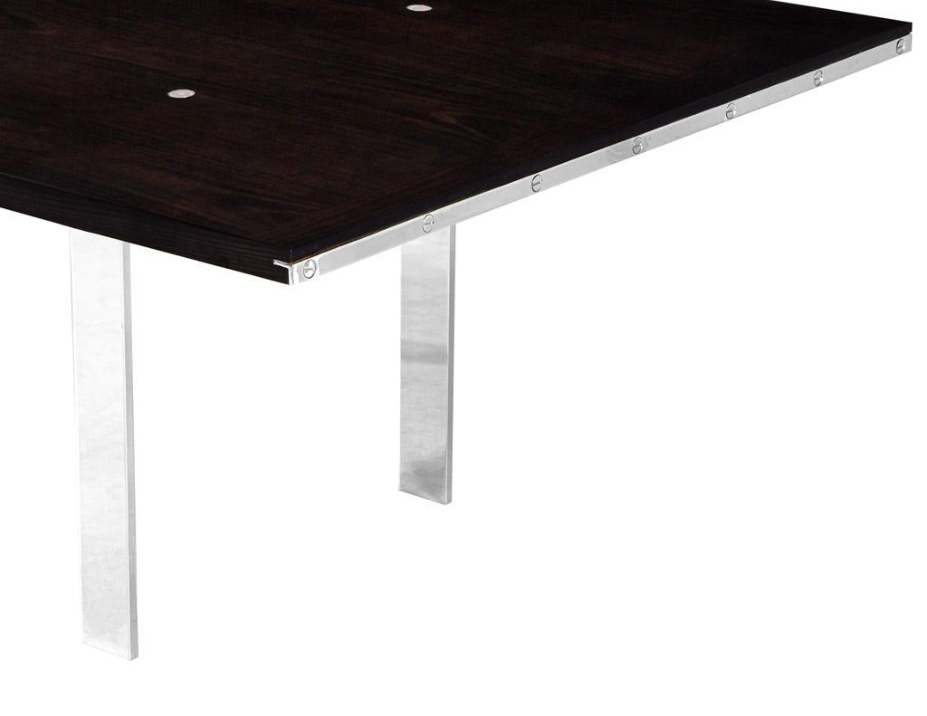 Acier inoxydable Table de salle à manger moderne Ralph Lauren en acajou et acier inoxydable en vente