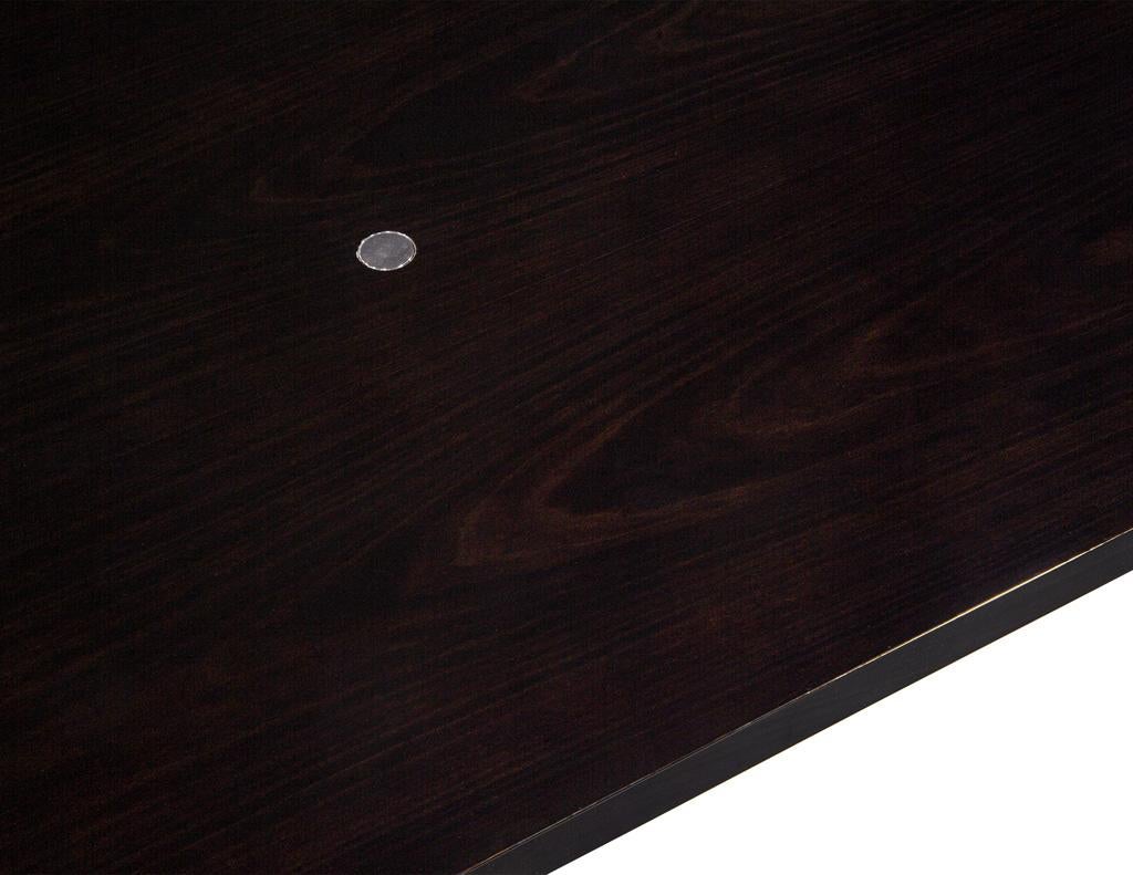 Table de salle à manger moderne Ralph Lauren en acajou et acier inoxydable en vente 2