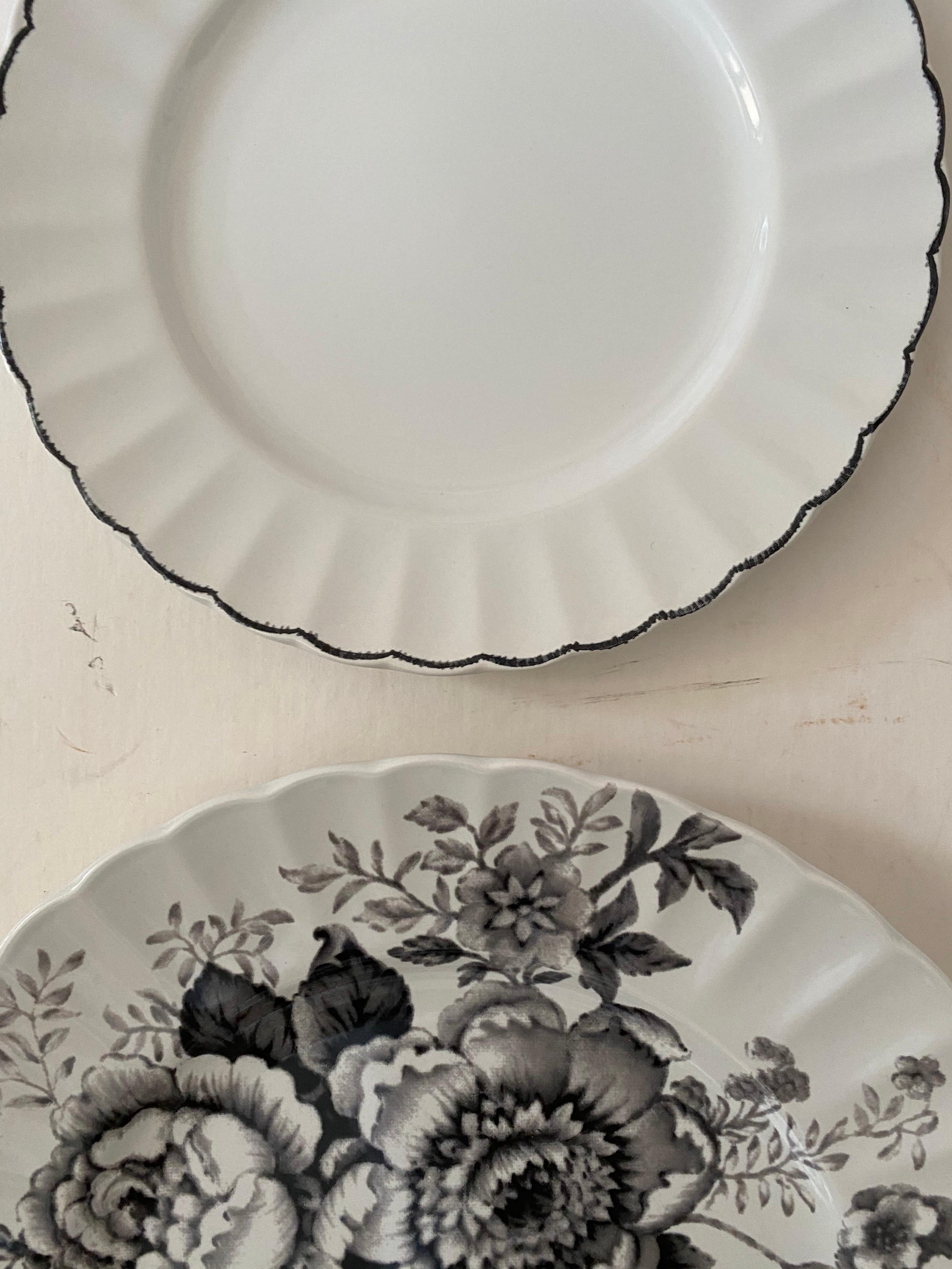 A Lauren by Ralph Lauren 16 piece dinnerware set in the complementary Morning Garden and Featherstitch Black patterns. Featuring a classic design in clean black on white.

Imported, circa 2010.

Includes the following 16 pieces:
8 Dinner Plates