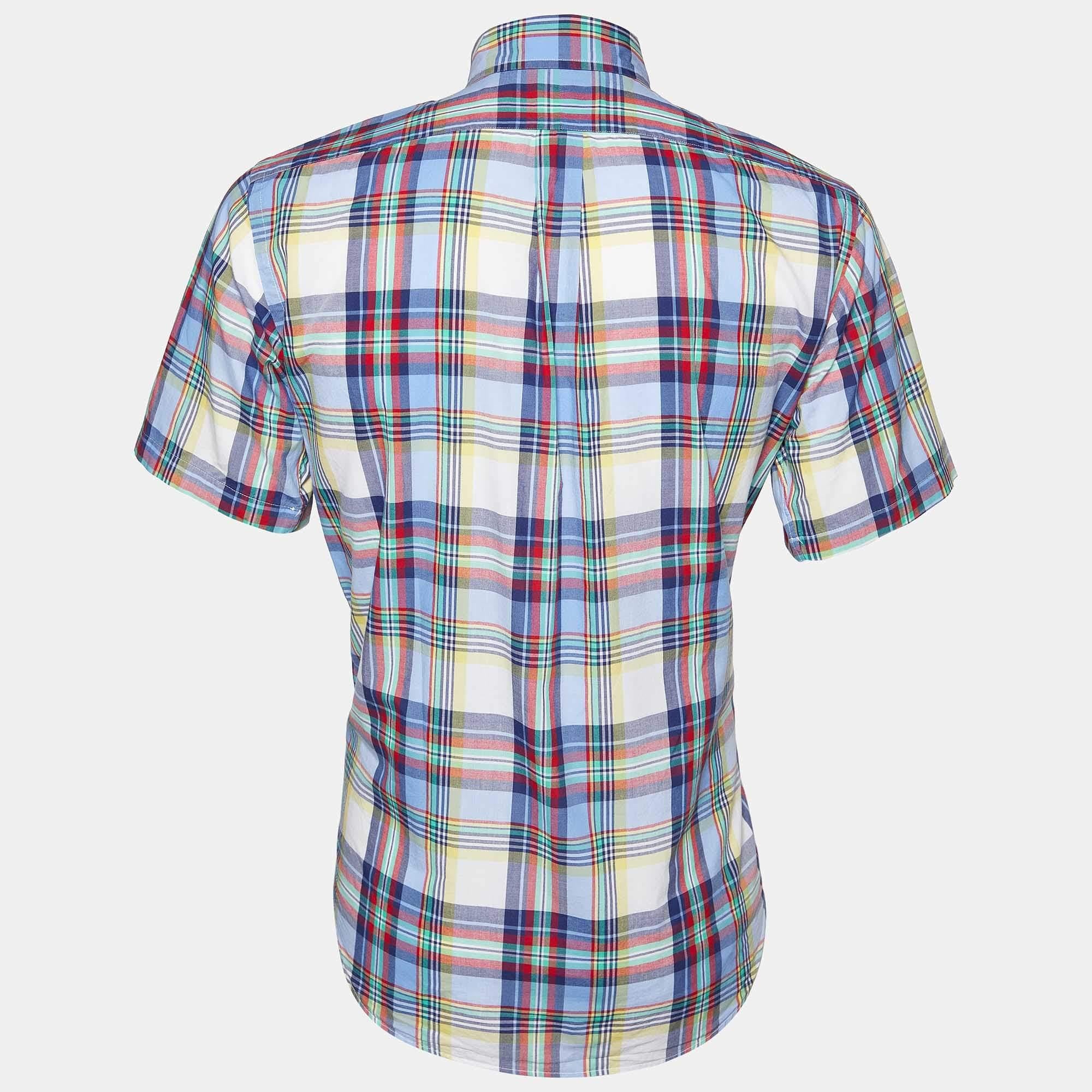 Le camicie sono una parte indispensabile del guardaroba.  Per questo motivo, questo marchio ti offre una creazione versatile ed elegante. È stato realizzato con materiali di qualità in una tonalità versatile. La camicia è caratterizzata da elementi