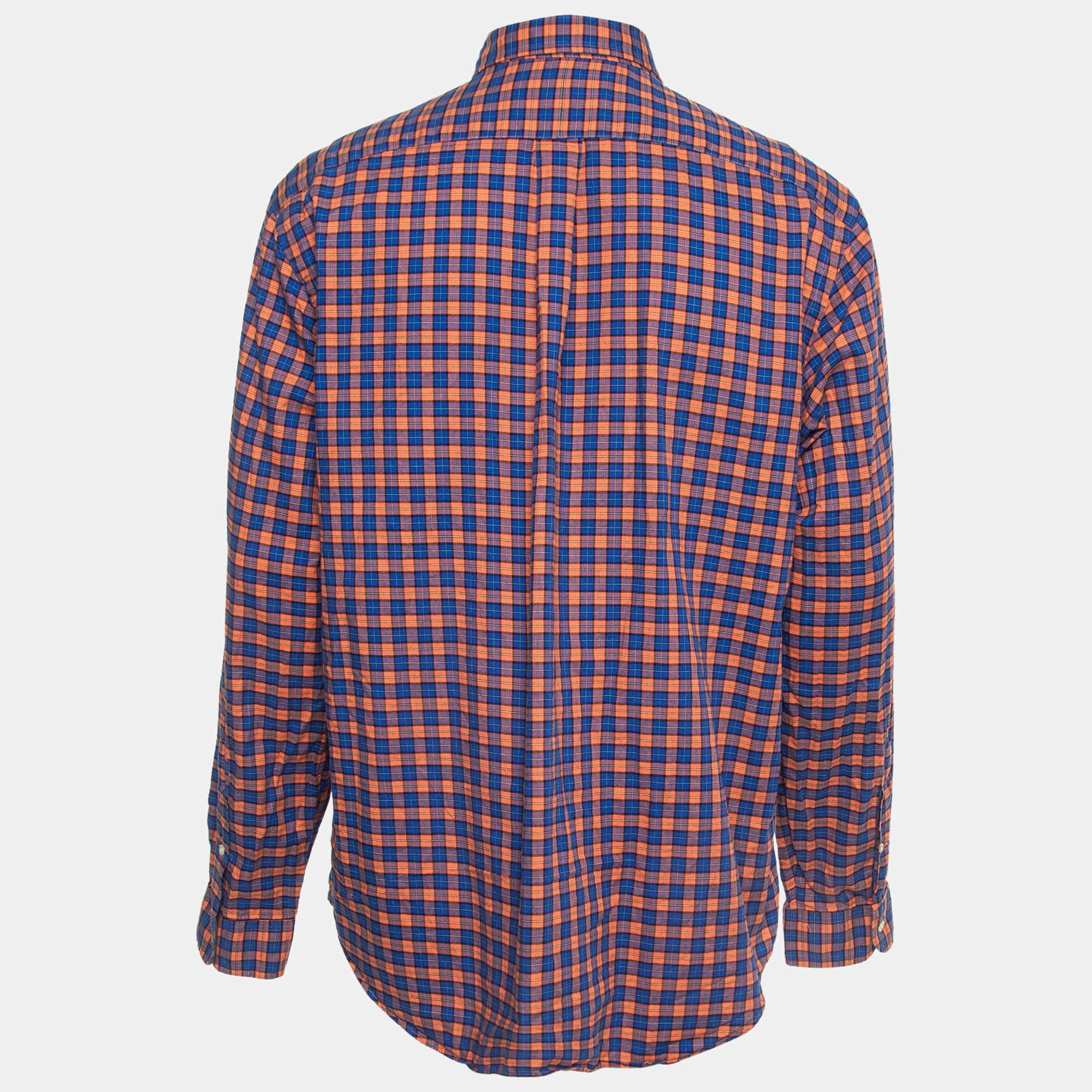 Questa camicia firmata è favolosa. È realizzata con materiali pregiati e presenta una silhouette aderente. Abbinalo a pantaloni e mocassini per un ensemble di tendenza.