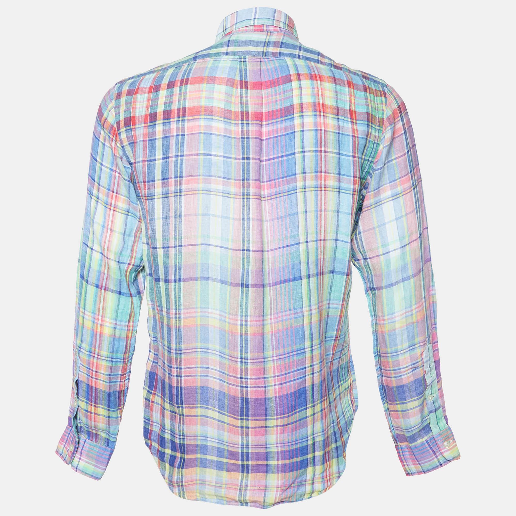 Questa camicia firmata è favolosa. È realizzata con materiali pregiati e presenta una silhouette aderente. Abbinalo a pantaloni e mocassini per un ensemble di tendenza.