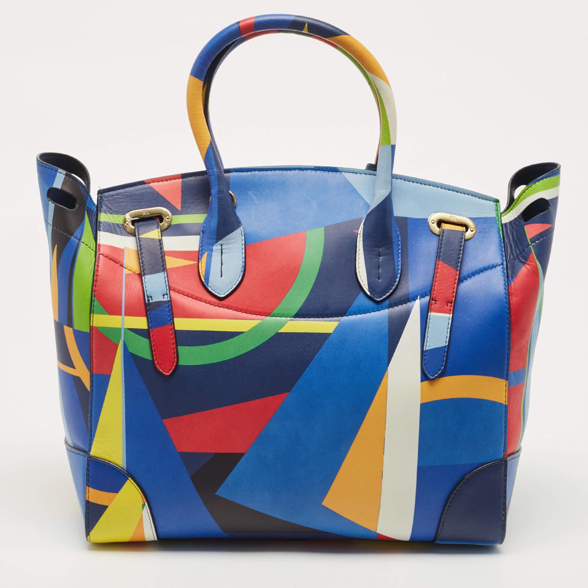 The architectural shape of this tote makes it distinct and fashionable. Made from premium materials, it can be carried around conveniently and it is equipped with a perfectly-sized interior.

Includes: Original Dustbag, Detachable strap,