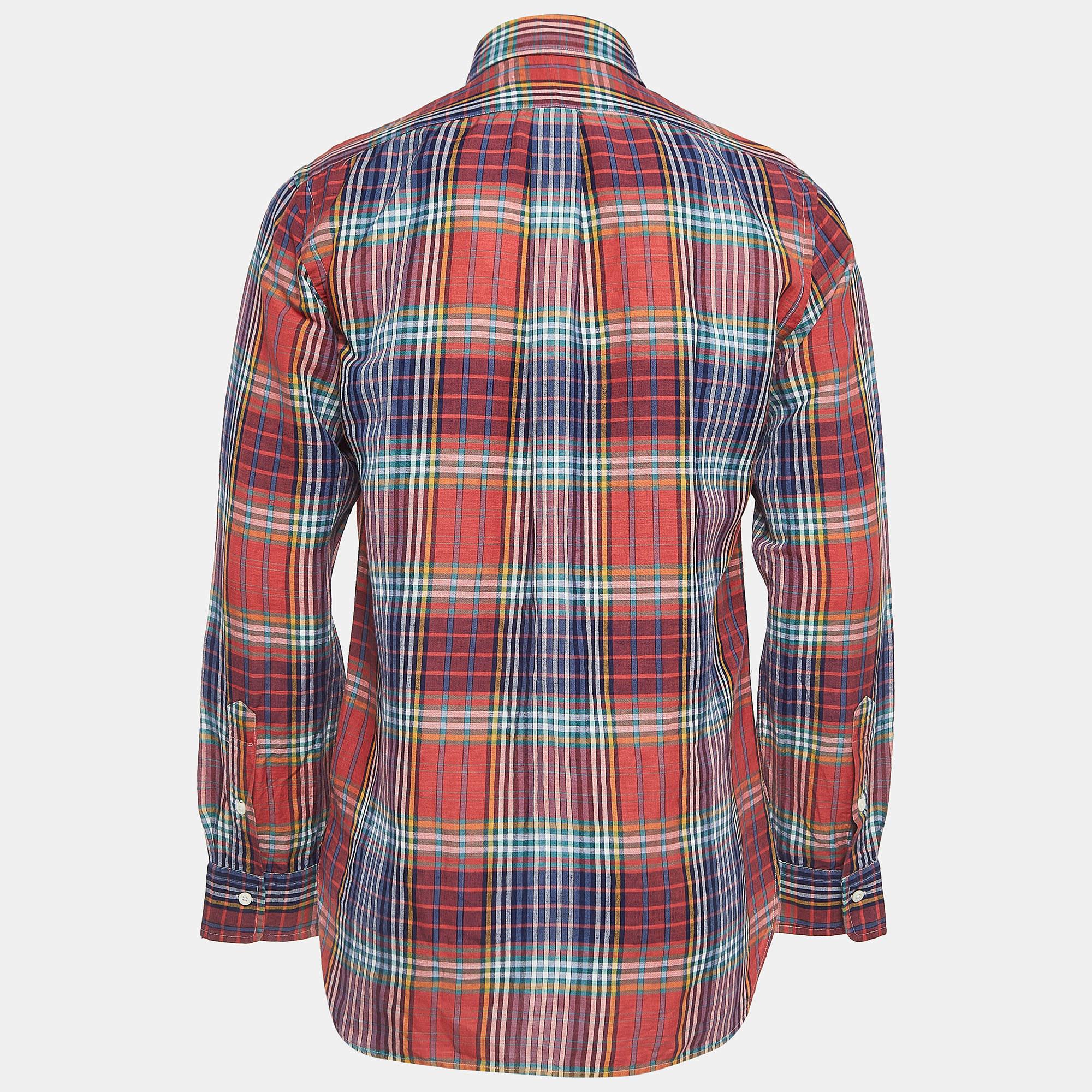 Le camicie sono una parte indispensabile del guardaroba, quindi questo marchio ti propone una creazione versatile ed elegante. È stato realizzato con materiali di qualità in una tonalità versatile. La camicia è caratterizzata da elementi firmati e
