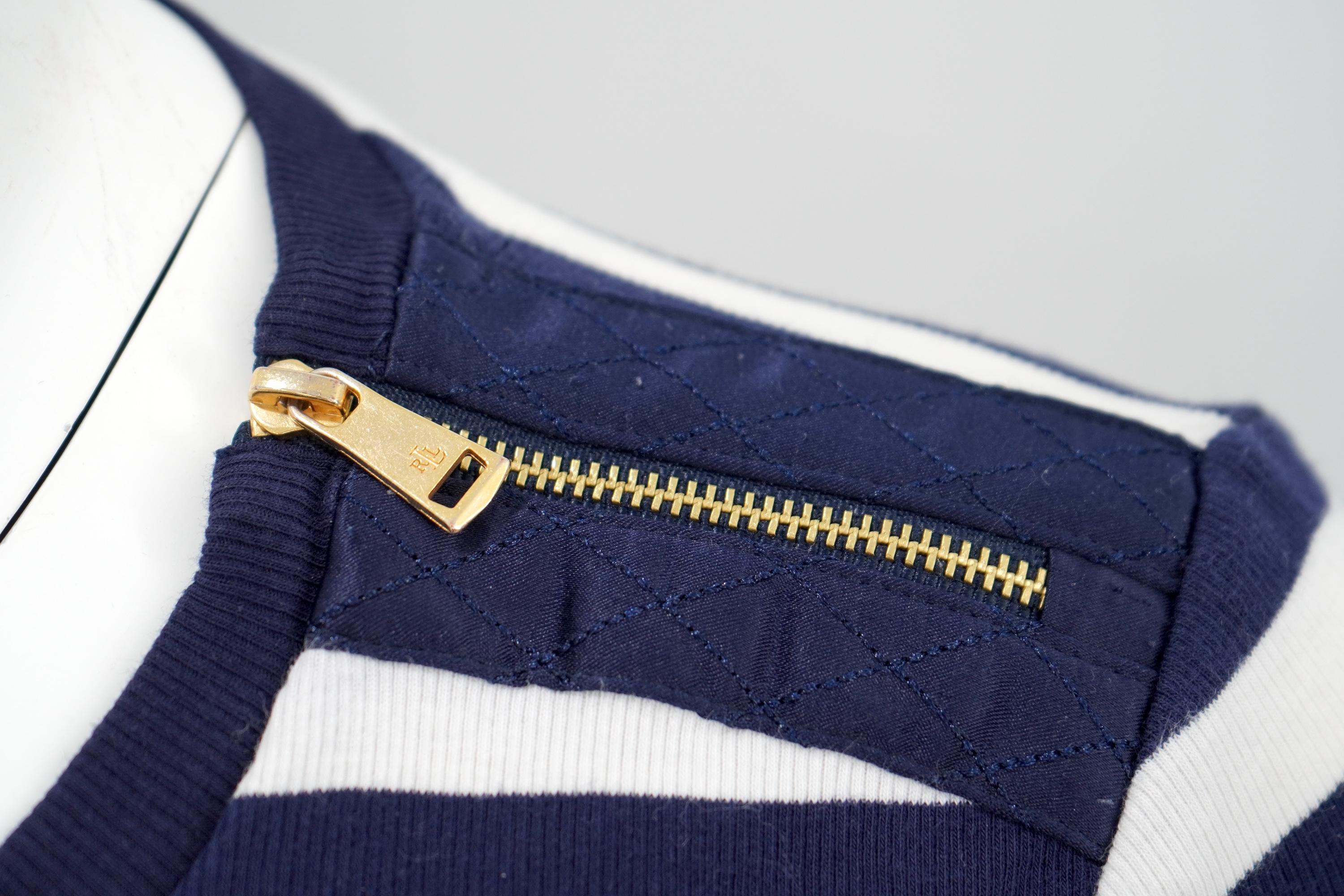 Top a maniche lunghe a righe bianche e blu di Ralph Lauren in vendita 1