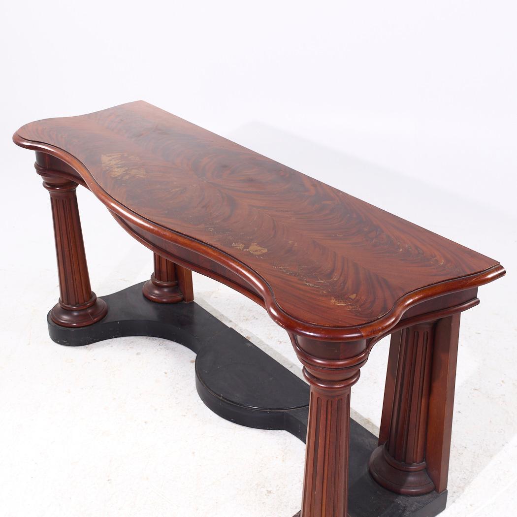 Acajou Ralph Lauren Neoclassical Flame Mahogany Console Entry Table en vente