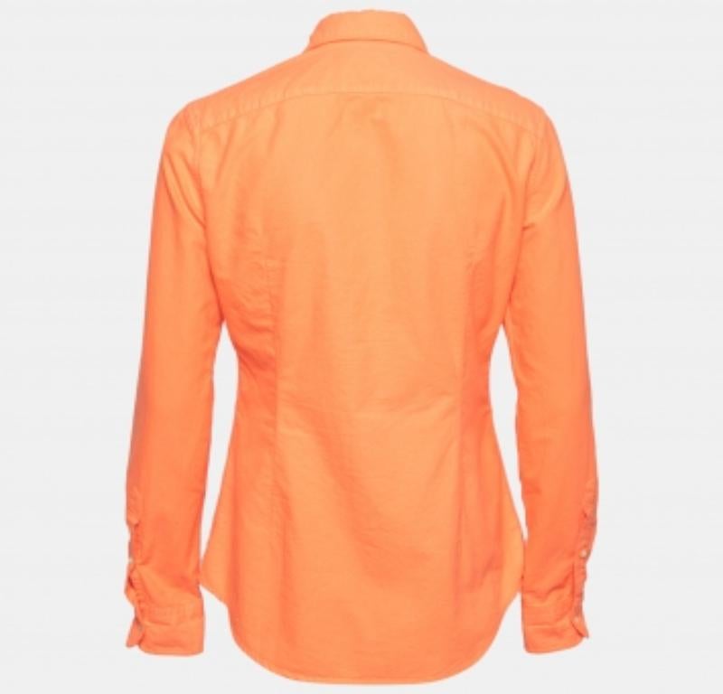 Die Hemden von Ralph Lauren sind so konzipiert, dass sie sowohl bequem als auch luxuriös sind, damit Sie sie lange tragen können. Diese stilvolle Kreation ist aus hochwertigen MATERIALEN gefertigt und kommt in einem neonorangen Farbton daher. Lange