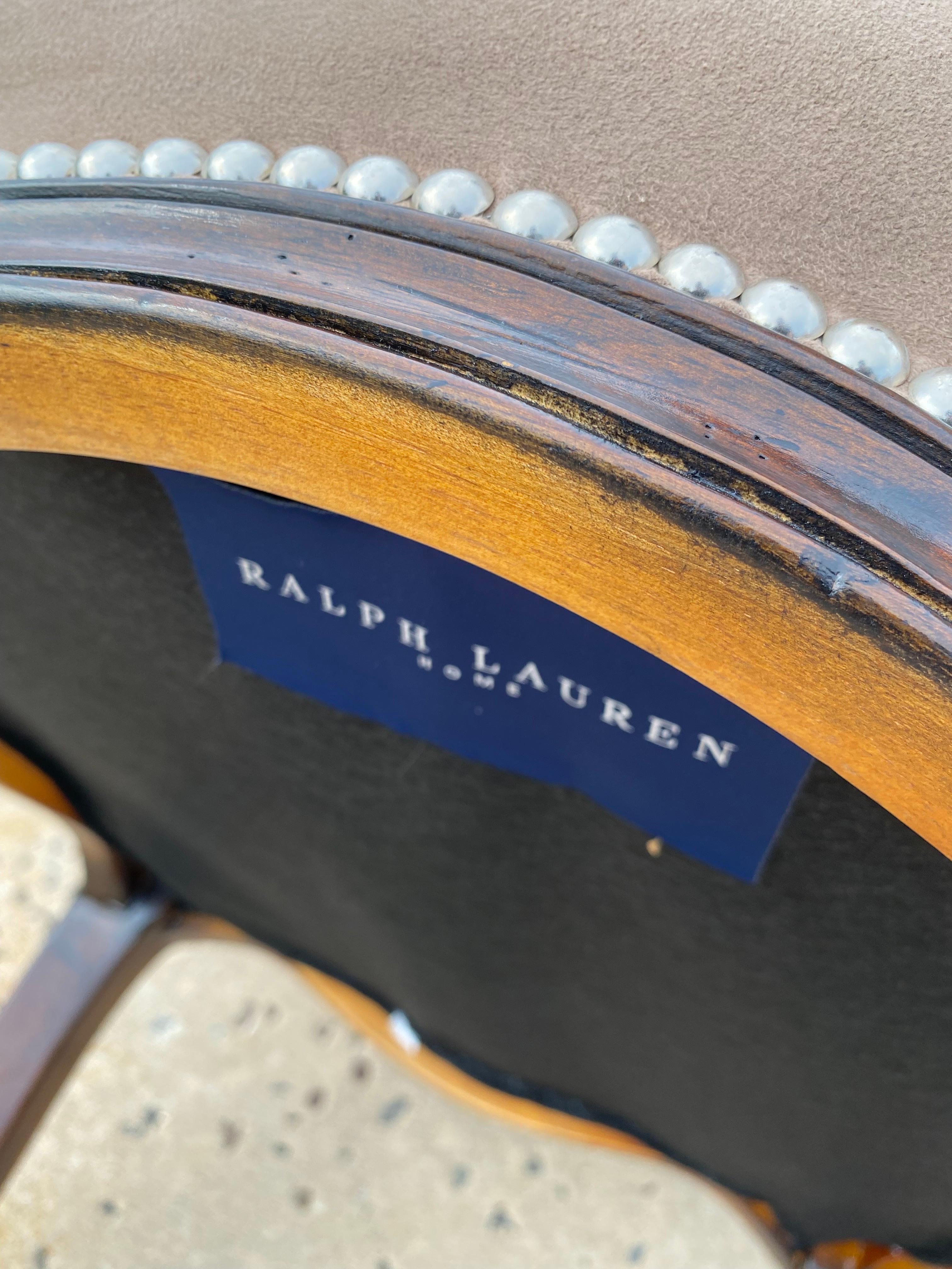 Klassischer geschnitzter Holz-Esszimmer-Beistellstuhl von Ralph Lauren Noble, ikonisch  im Angebot 9