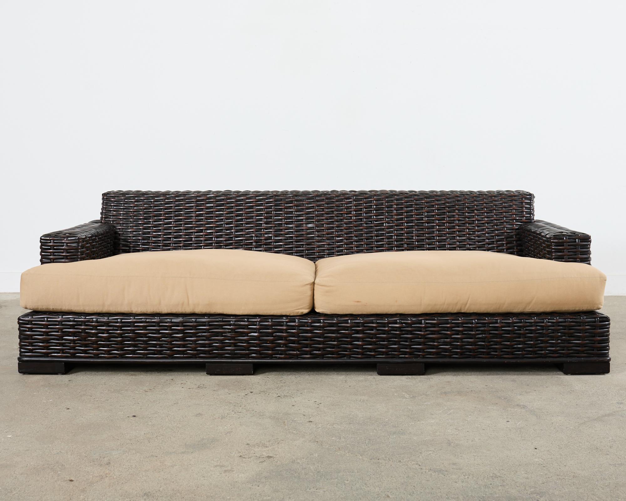 Ralph Lauren Organisches Modernes Sofa aus gewebtem Rattan Canyon aus Canyon im Angebot 4