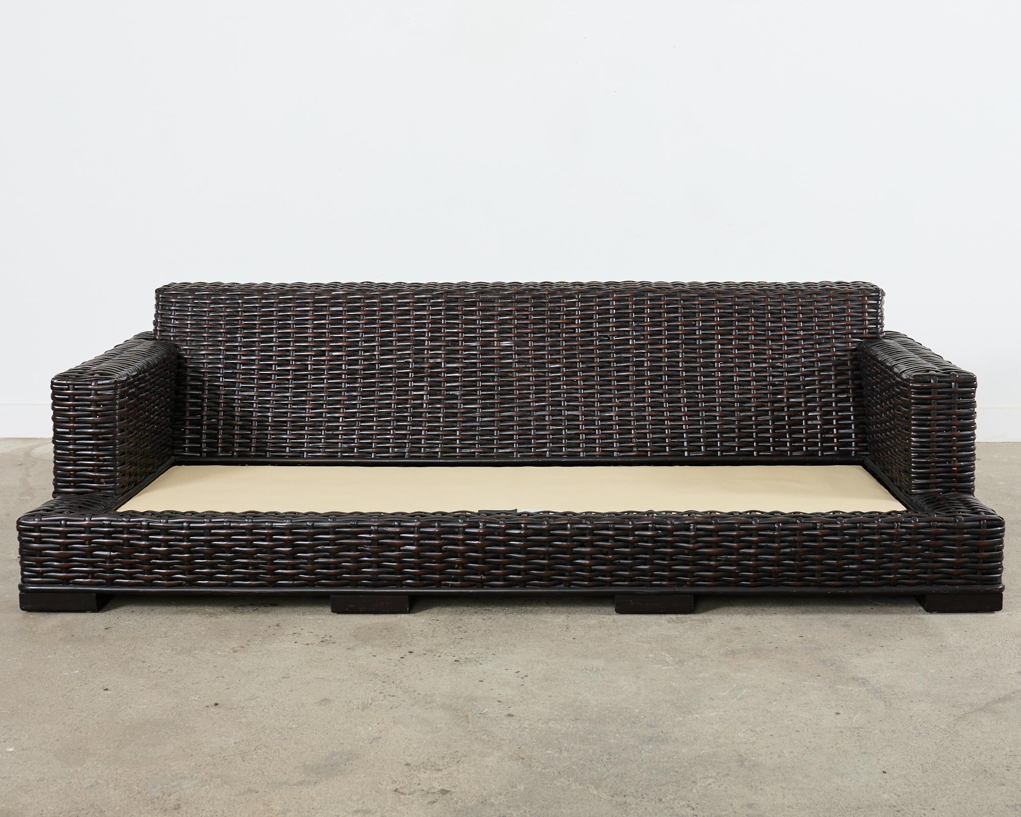 Ralph Lauren Organisches Modernes Sofa aus gewebtem Rattan Canyon aus Canyon im Angebot 10