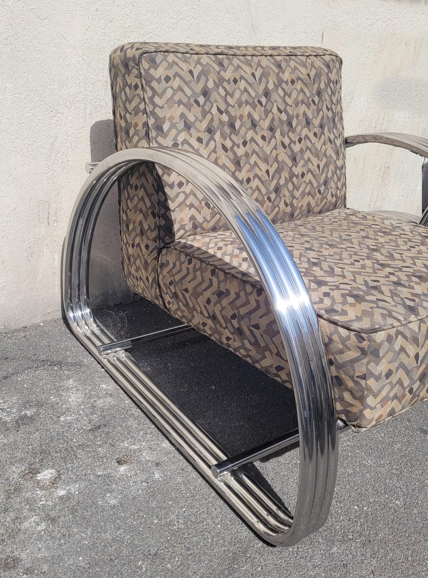Pair of large chrome armchairs, with rounded tubes, in the art deco style; model by the designer Ralph Lauren

Original fabrics (traces of use, stains, tears)

Good general condition (traces of use/ scratches / lacks)

Editions from the end of the