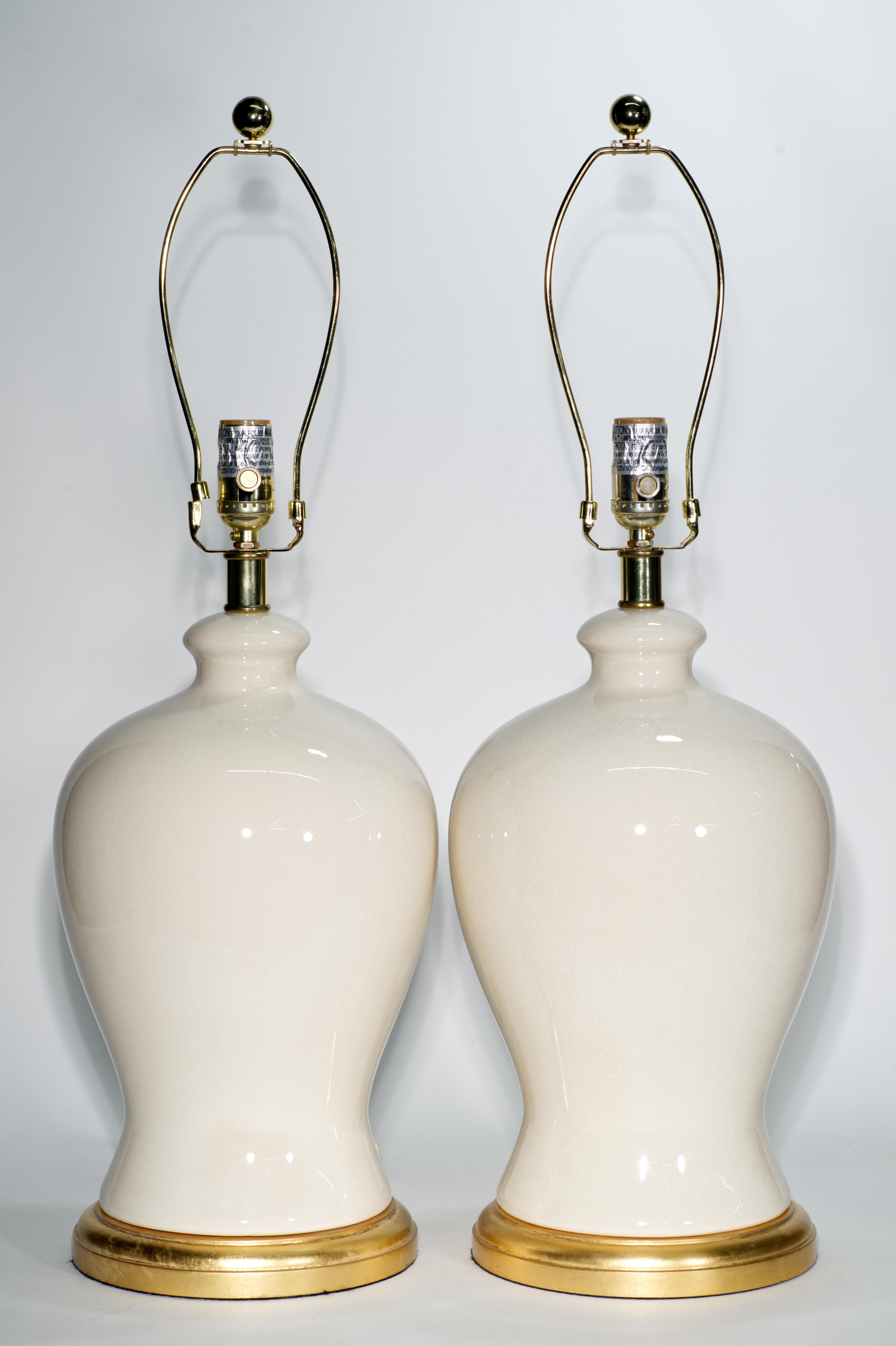  Vintage pair of elegant Ralph Lauren table lamps feature large sculptural urn-shaped ceramic bodies with eggshell off-white glaze. Highly detailed, fine craquelure glaze texture is emphasized by the glossy clear top glaze that adds depth and visual