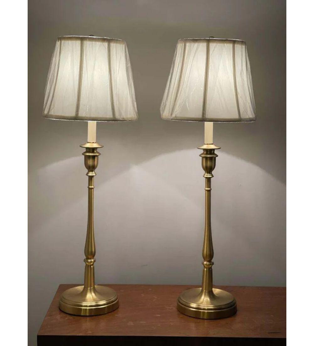 Ralph Lauren Pair of Tall Victorian Style Messing Kerzenlampe (Viktorianisch)