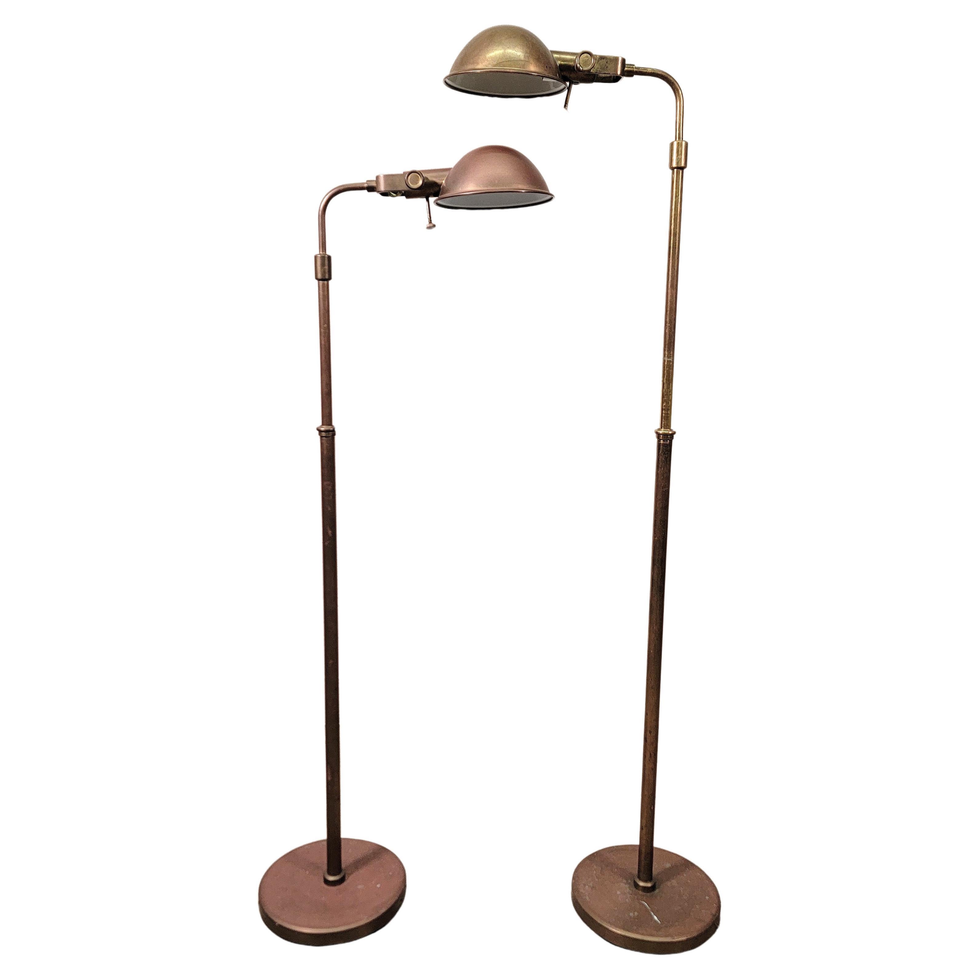 Verstellbare Apotheker-Stehlampen aus patiniertem Messing von Ralph Lauren – ein Paar