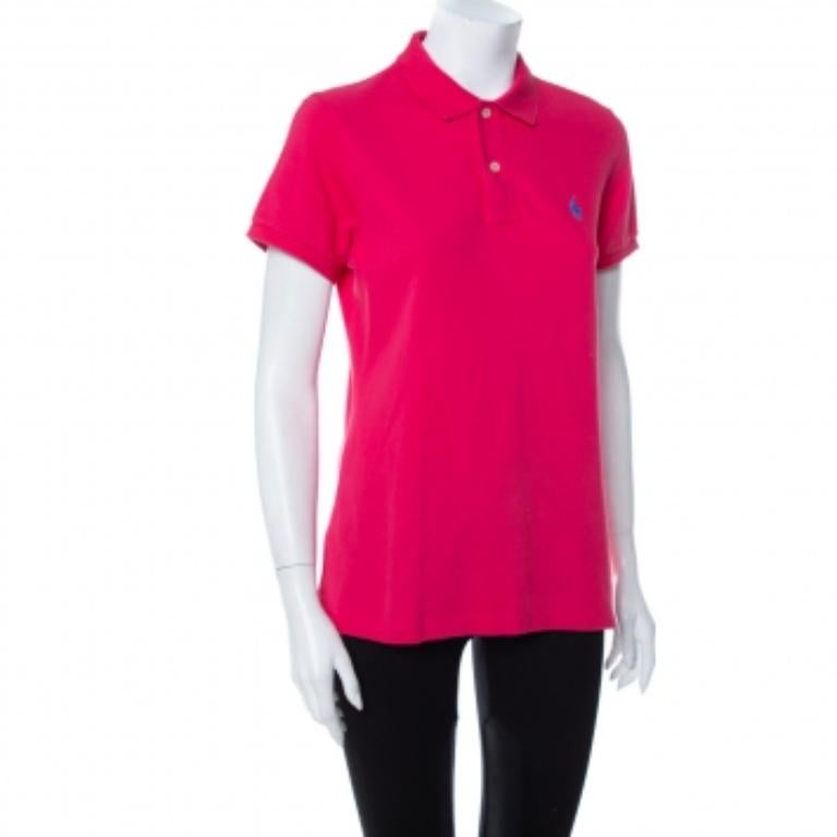 Made from soft and breathable cotton, this short-sleeved polo t-shirt by Ralph Lauren is styled with a collar, front buttons, and the signature logo on the front. The pink hue lends a fresh touch to the piece, making it ideal for casual outings.