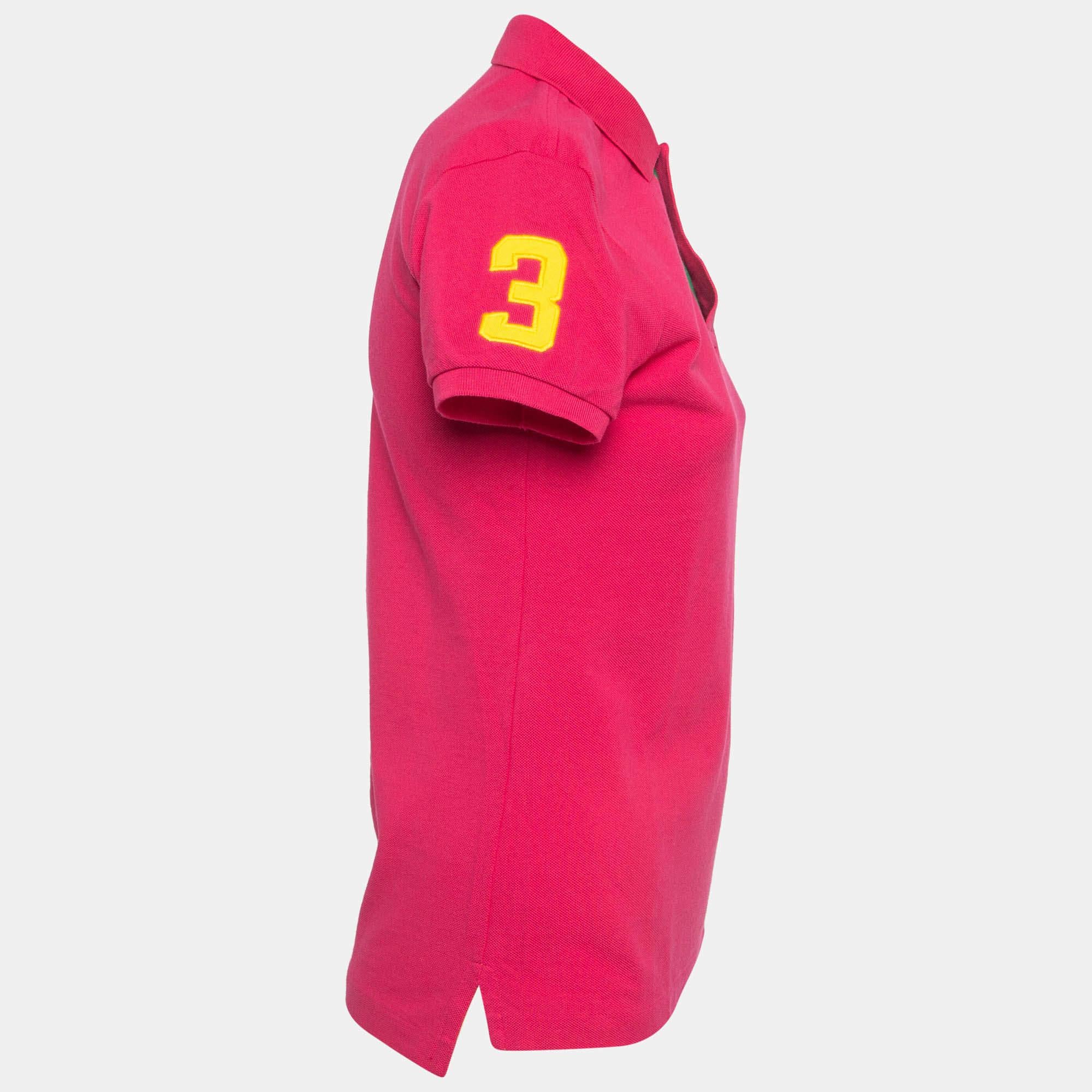Les polos ont toujours été un choix classique pour tout le monde. Cette itération est taillée dans les meilleurs tissus pour une coupe confortable. Complétez votre look décontracté avec un short et des baskets.