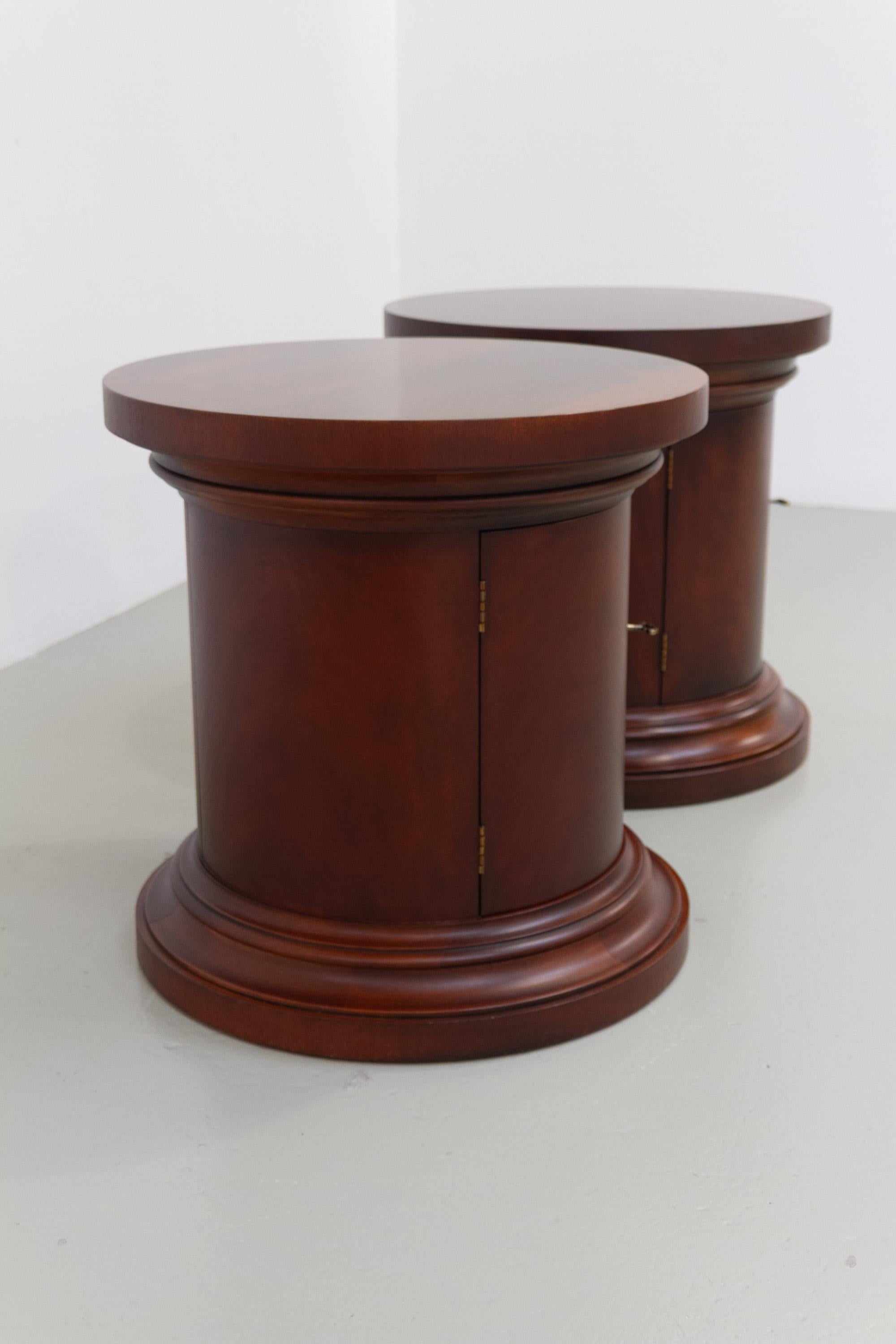 Ralph Lauren Polo Mahogany Bedside Tables, 1990s. Set of 2. For Sale 4