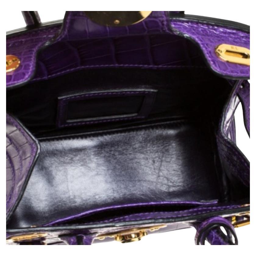 This Ralph Lauren Ricky bag is simply breathtaking and ideal to complement your elegant personality. Meticulously crafted from exotic alligator skin, the bag has an intriguing visual and tactile finish which makes it all the more appealing. It