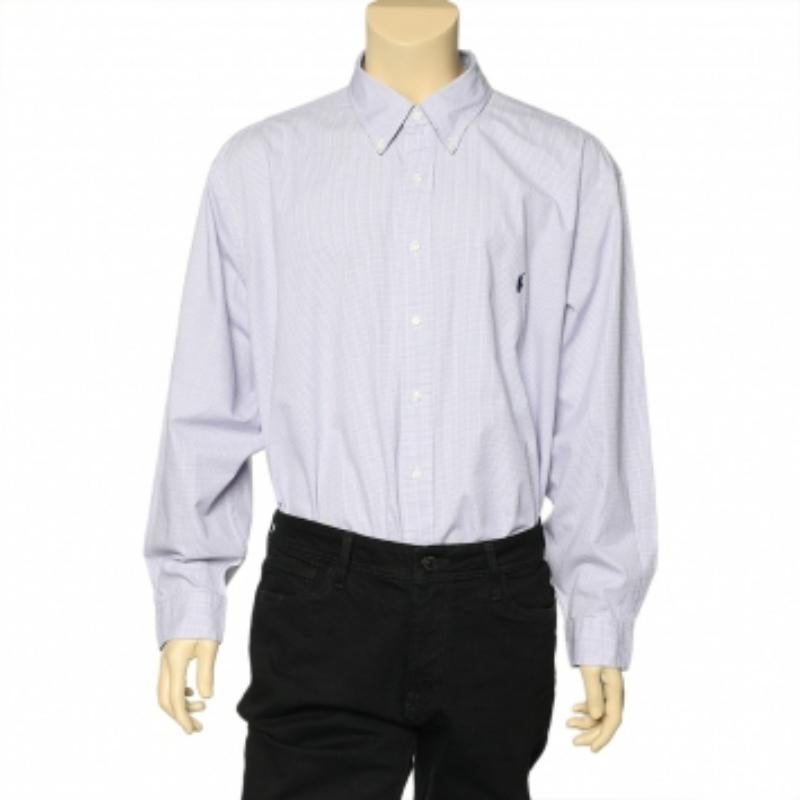 Questa camicia di Ralph Lauren è una creazione straordinaria che devi possedere oggi stesso! È realizzata in tessuto di cotone a scacchi viola, con un ricamo del logo in evidenza sul davanti. È caratterizzato da un frontale con bottoni, colletto e