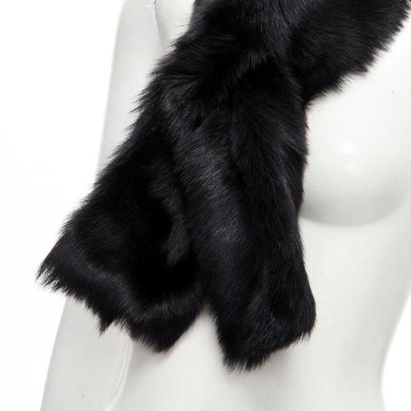 RALPH LAUREN Purple Collection 100% lamb shearling fur black loop through scarf
Reference: LNKO/A02078
Brand: Ralph Lauren
Collection: Purple Collection
Material: Fur
Color: Black
Pattern: Solid
Lining:  Fur
Made in: Italy

CONDITION:
Condition: