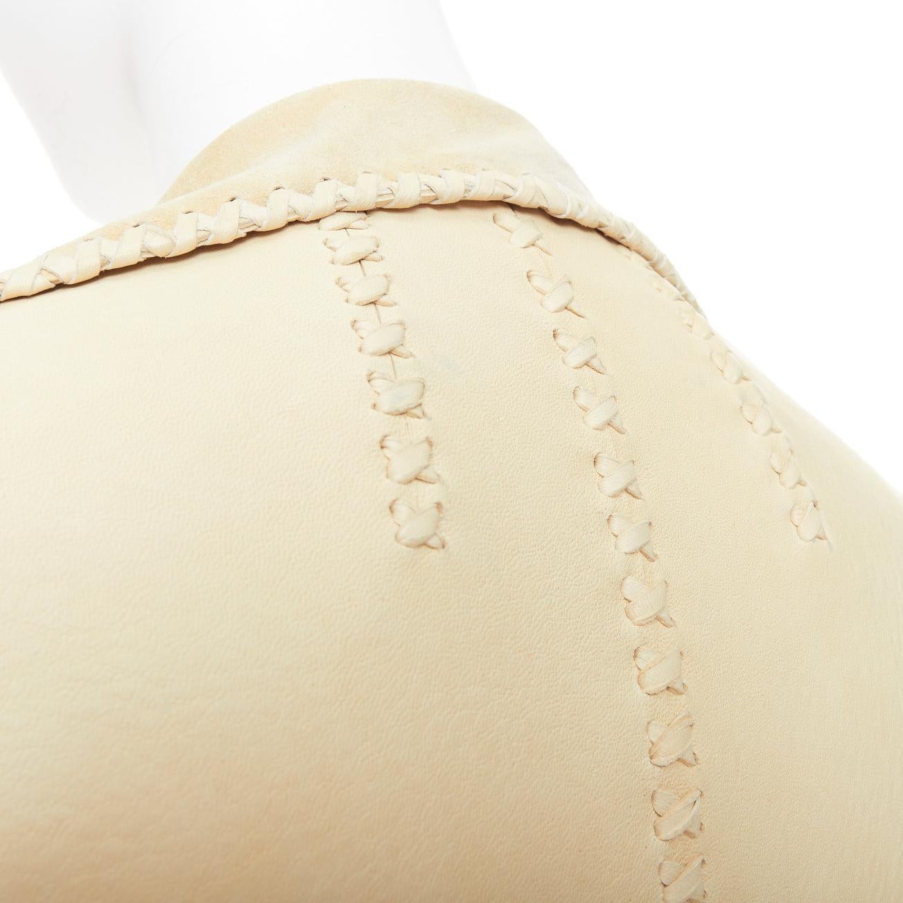 RALPH LAUREN Purple Label blazer ajusté en cuir d'agneau beige piqué IT38 XS
Référence : MECG/A00222
Marque : Ralph Lauren
Collectional : Purple Label
MATERIAL : Cuir
Couleur : Nude
Motif : Solide
Fermeture : Attache auto
Doublure : Cuir