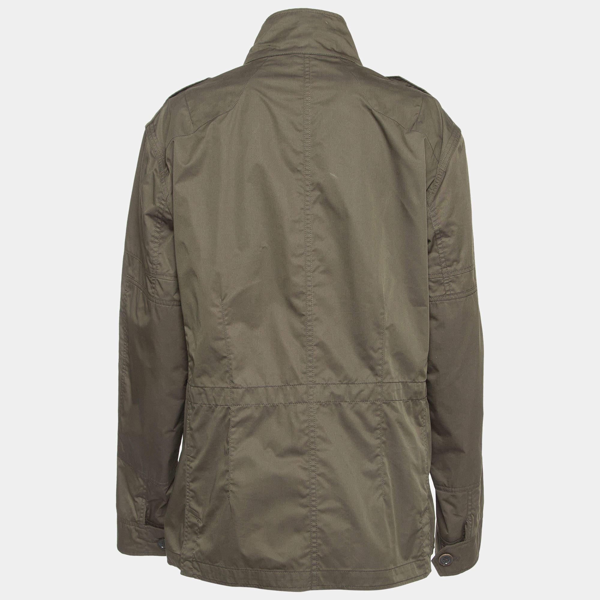 The Ralph Lauren jacket exudes timeless elegance and functionality. Crafted from a premium cotton blend, its sleek silhouette offers both style and protection against the elements. Featuring a versatile green hue, it effortlessly elevates any casual