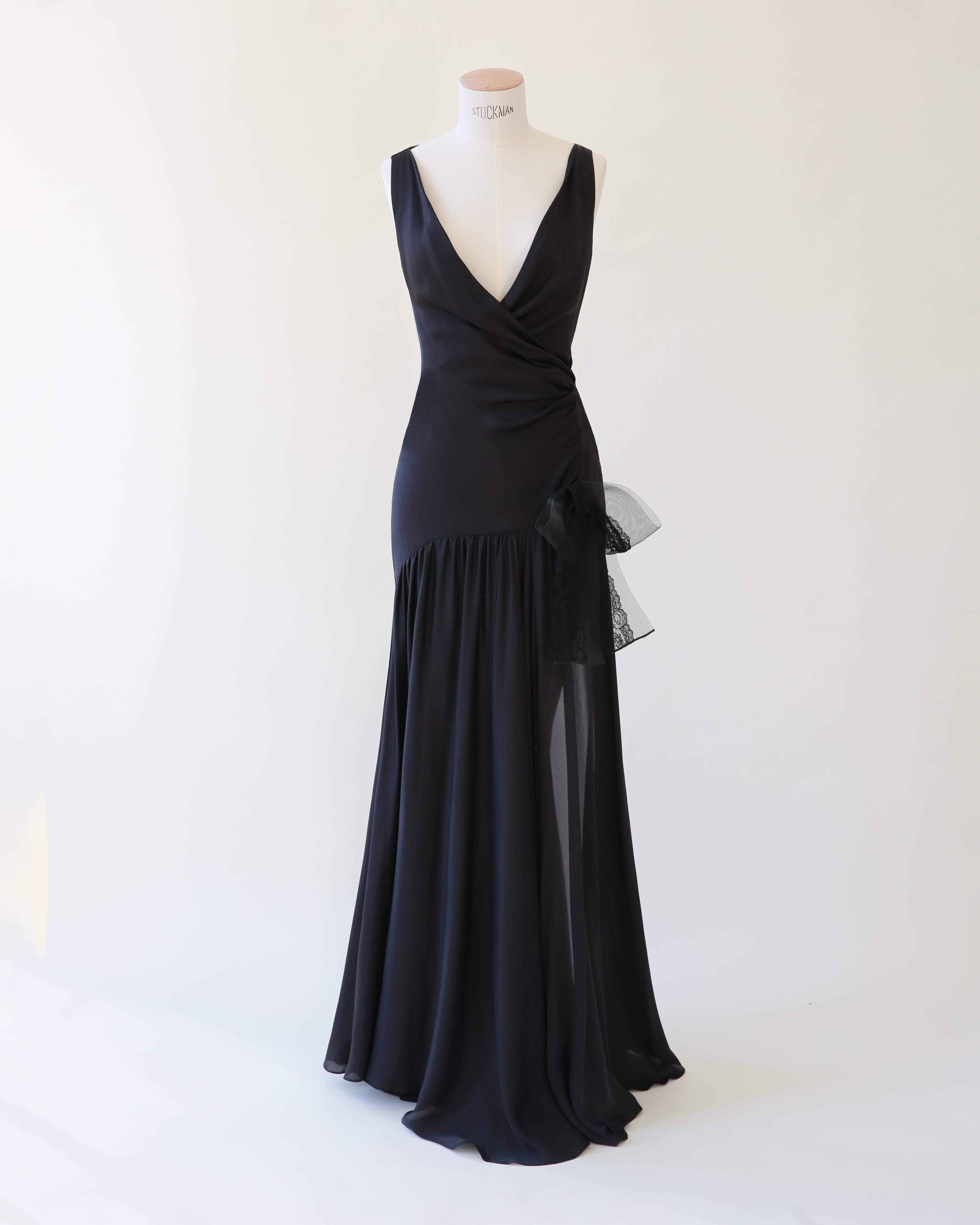 Ralph Lauren Purple Label P/E 2012, abito vintage in seta nera con fiocco, con scollatura in vendita 3