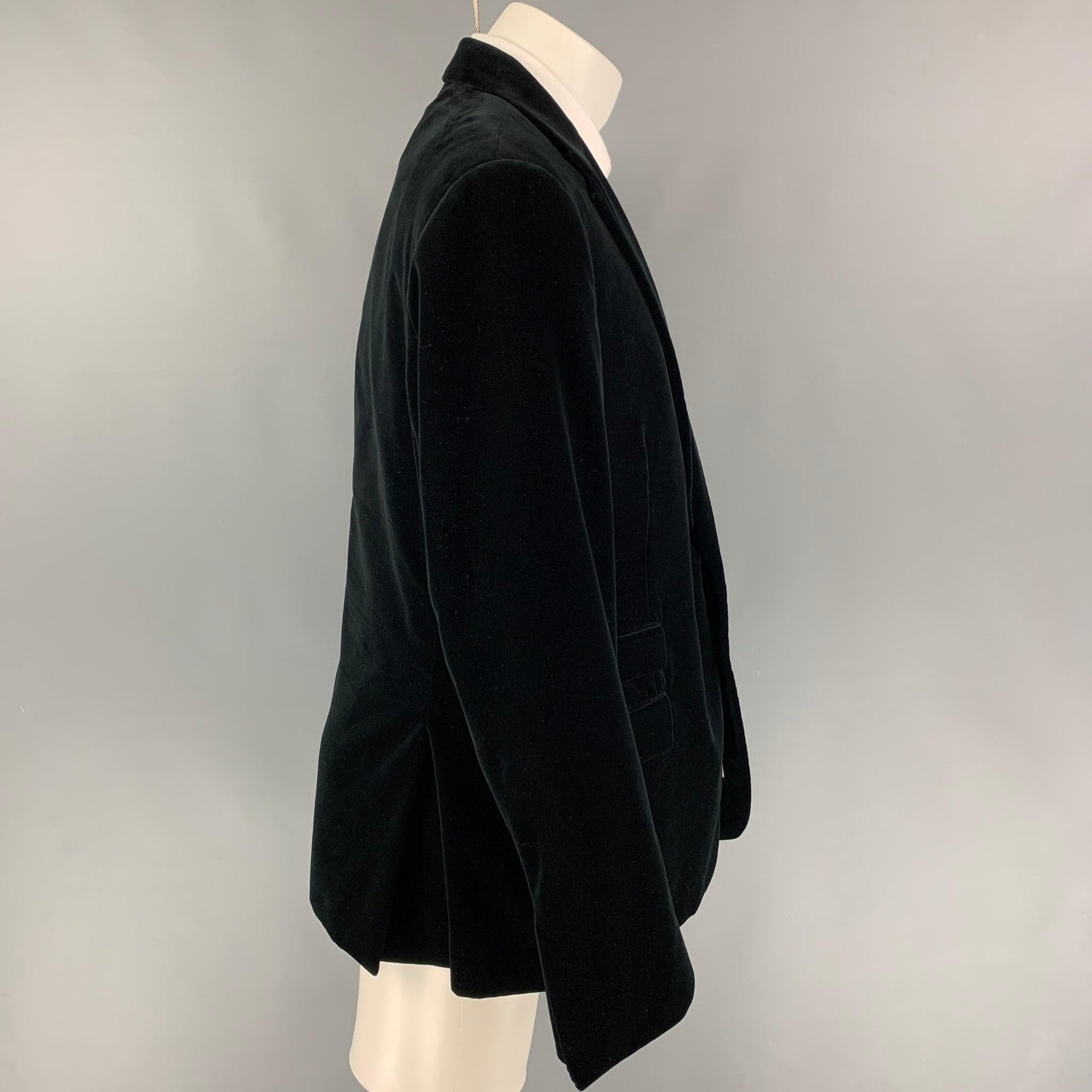 RALPH LAUREN 'Purple Label' custom fit sport coat comes in a black velvet with a full liner featuring a notch lapel, flap pockets, double back vent, and a double button closure. Made in Italy.
Very Good
Pre-Owned Condition. 

Marked:   48 R 
