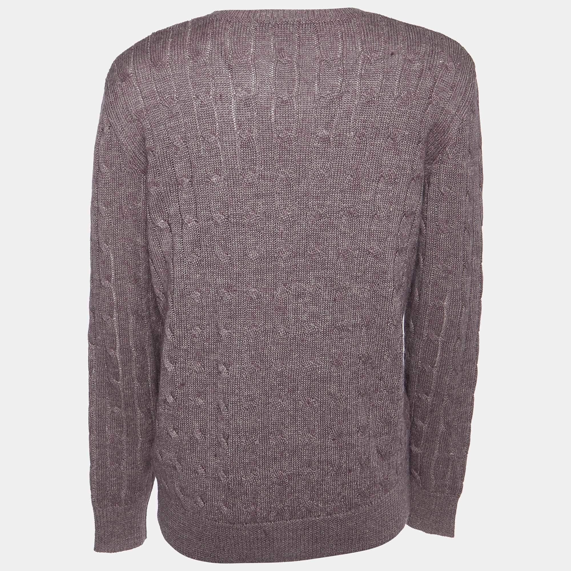 Realizzato con una squisita attenzione ai dettagli, il maglione Ralph Lauren incarna un'eleganza senza tempo. La sua lussuosa miscela di fibre di lino e alpaca garantisce una morbidezza e un calore senza pari. Con un classico design con scollo a V,