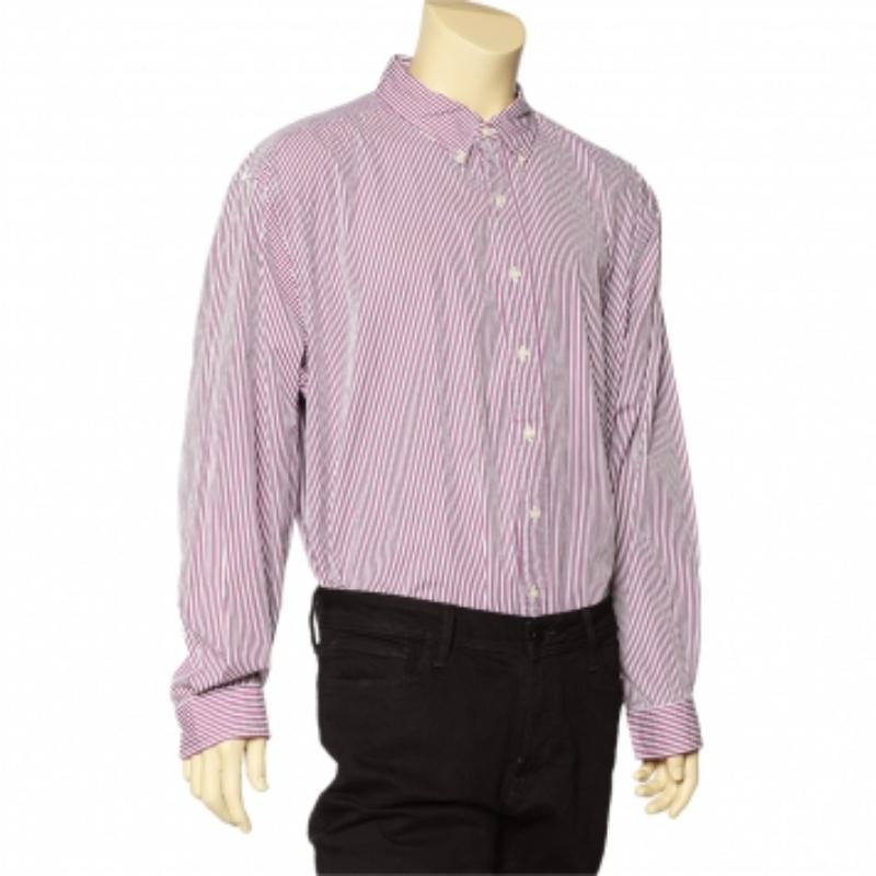 Fai una perfetta dichiarazione di stile con questa camicia di Ralph Lauren. Realizzato interamente in cotone, questo capo di colore viola sfoggia un motivo a righe su tutta la superficie e presenta un colletto semplice, maniche lunghe e polsini con