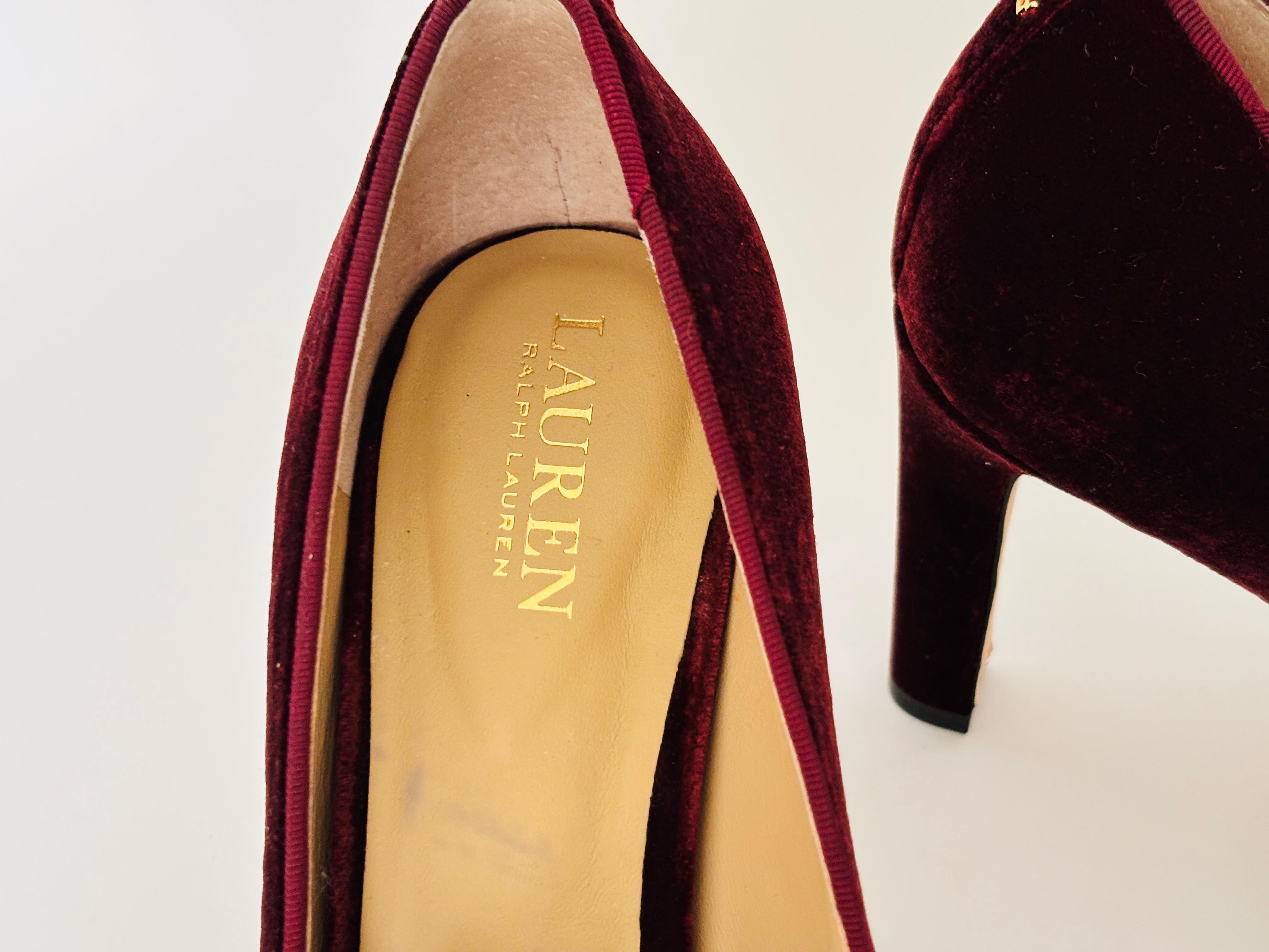 Ralph Lauren Purple Velvet Stiletto Pumps with Bow Heels Size 9.5 In Good Condition For Sale In North Hollywood, CA
