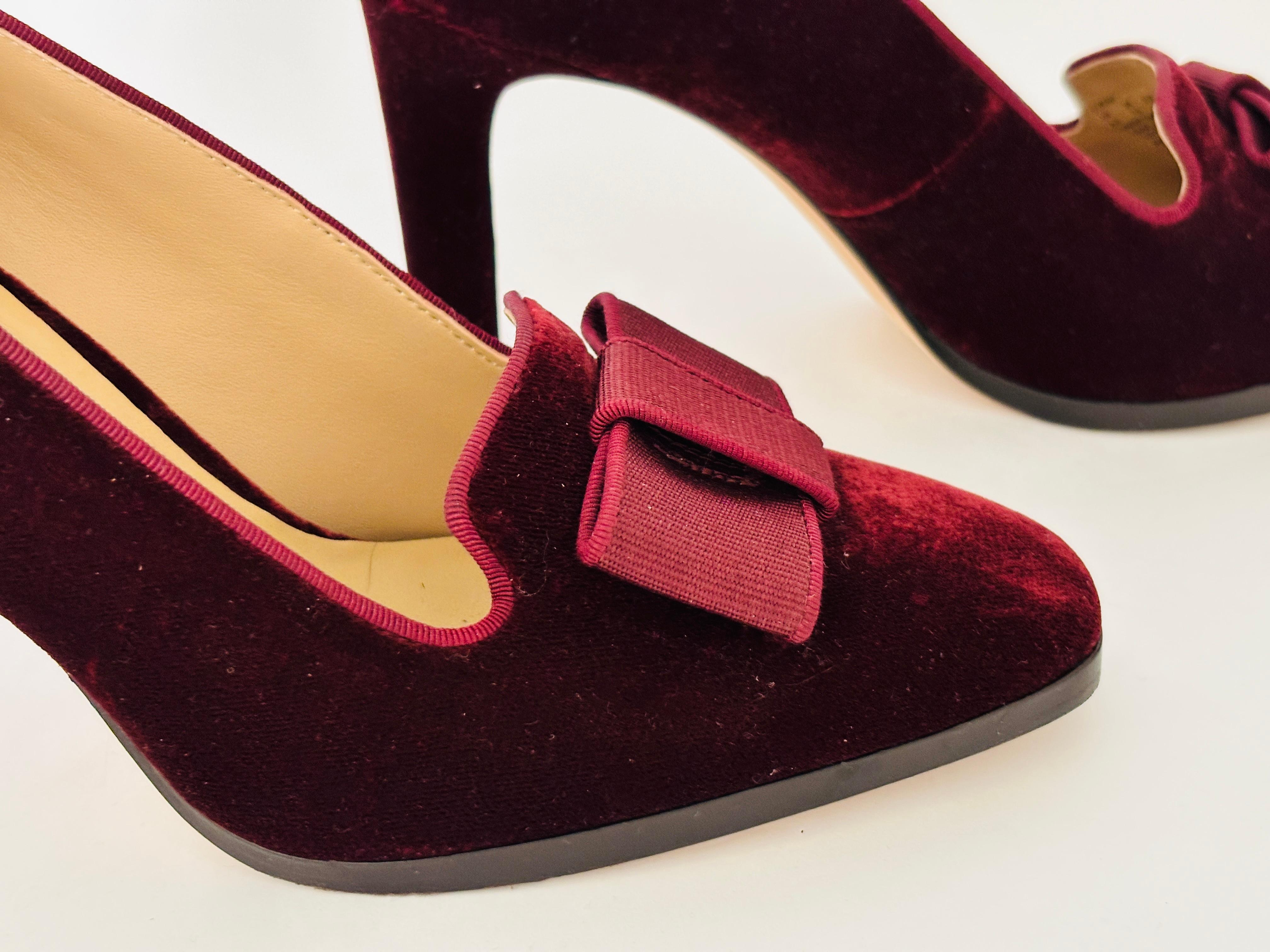 Ralph Lauren Purple Velvet Stiletto Pumps with Bow Heels Size 9.5 For Sale 1