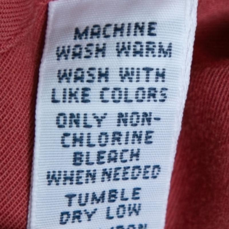 Le camicie Ralph Lauren sono progettate con un occhio di riguardo sia al comfort che al lusso, in modo che tu possa indossarle a lungo. Questa creazione classica è realizzata con materiali di qualità e si presenta in una tonalità rossa. Le maniche