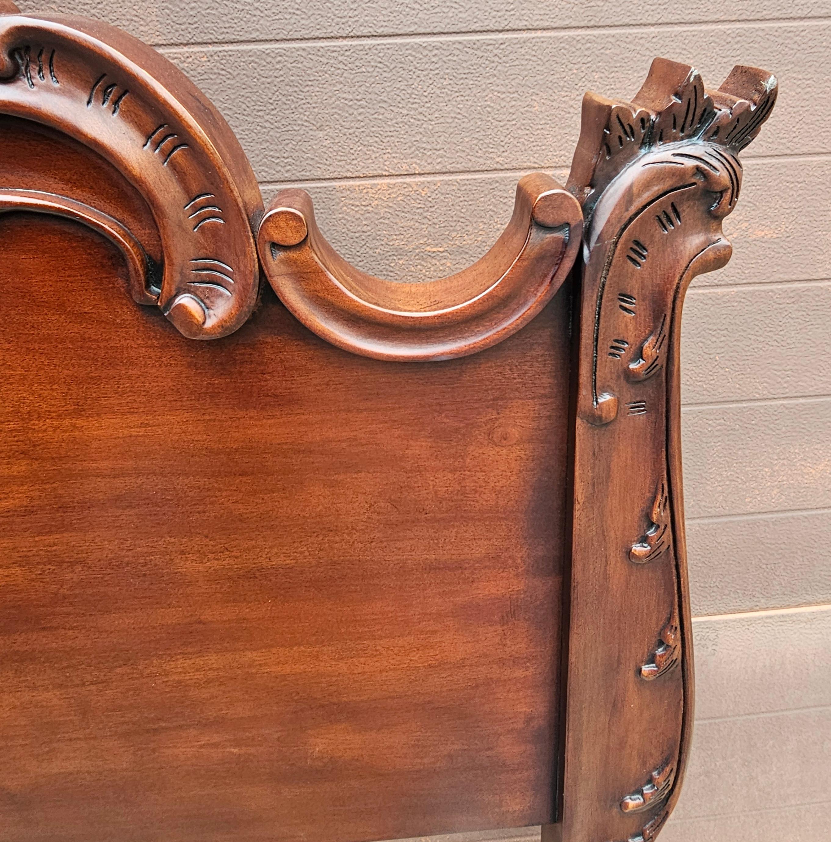 Geschnitztes Queen-Bett aus Mahagoni im Renaissance-Revival-Stil von Ralph Lauren 6